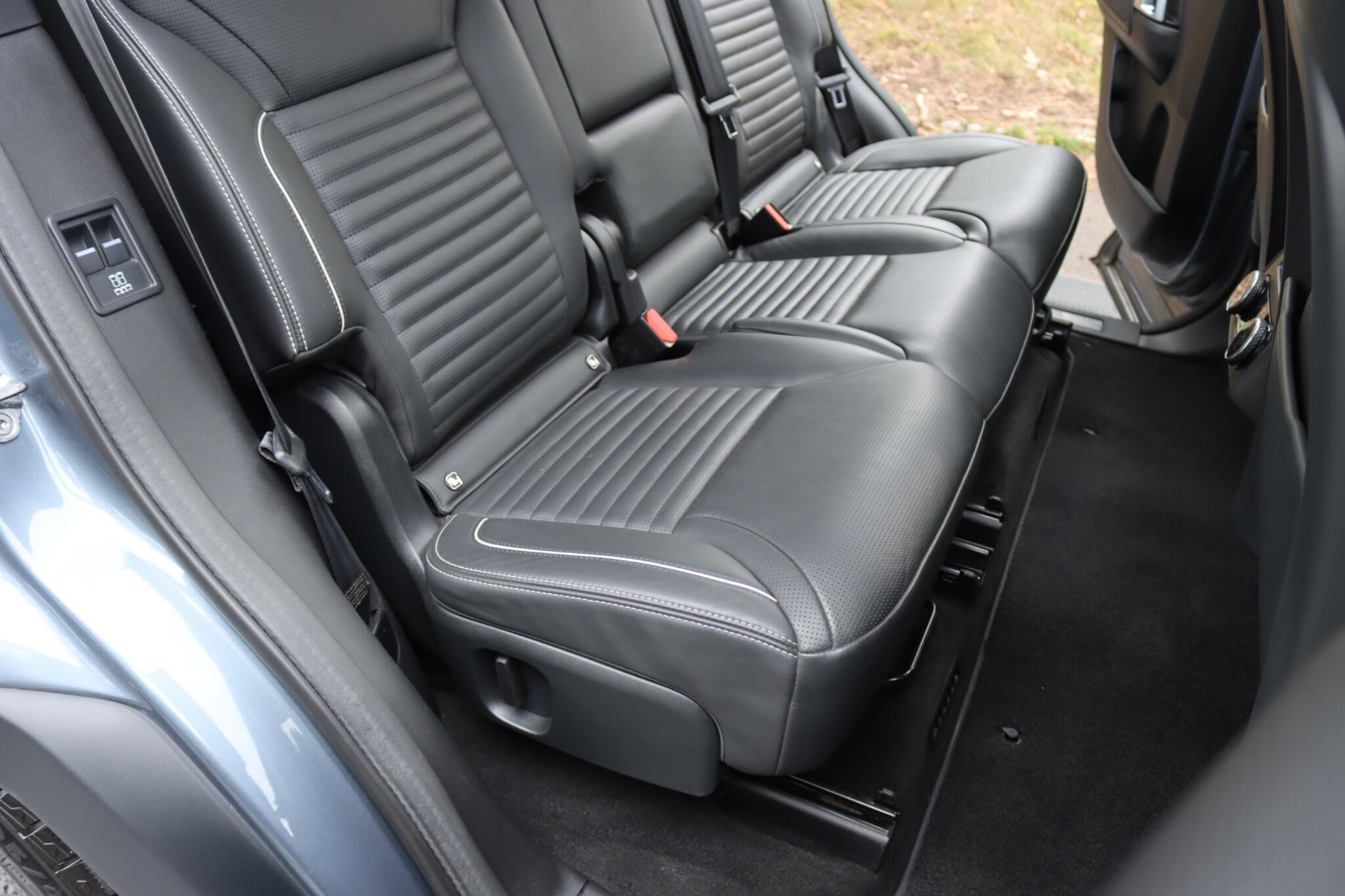 Land Rover Discovery view 35