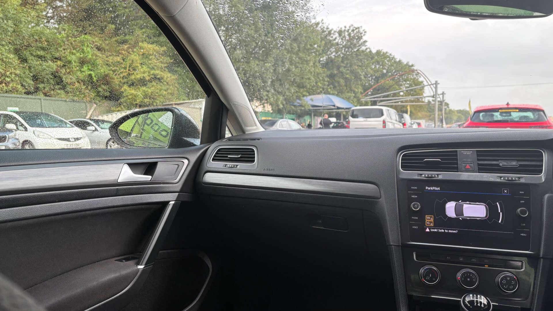 Volkswagen Golf view 23