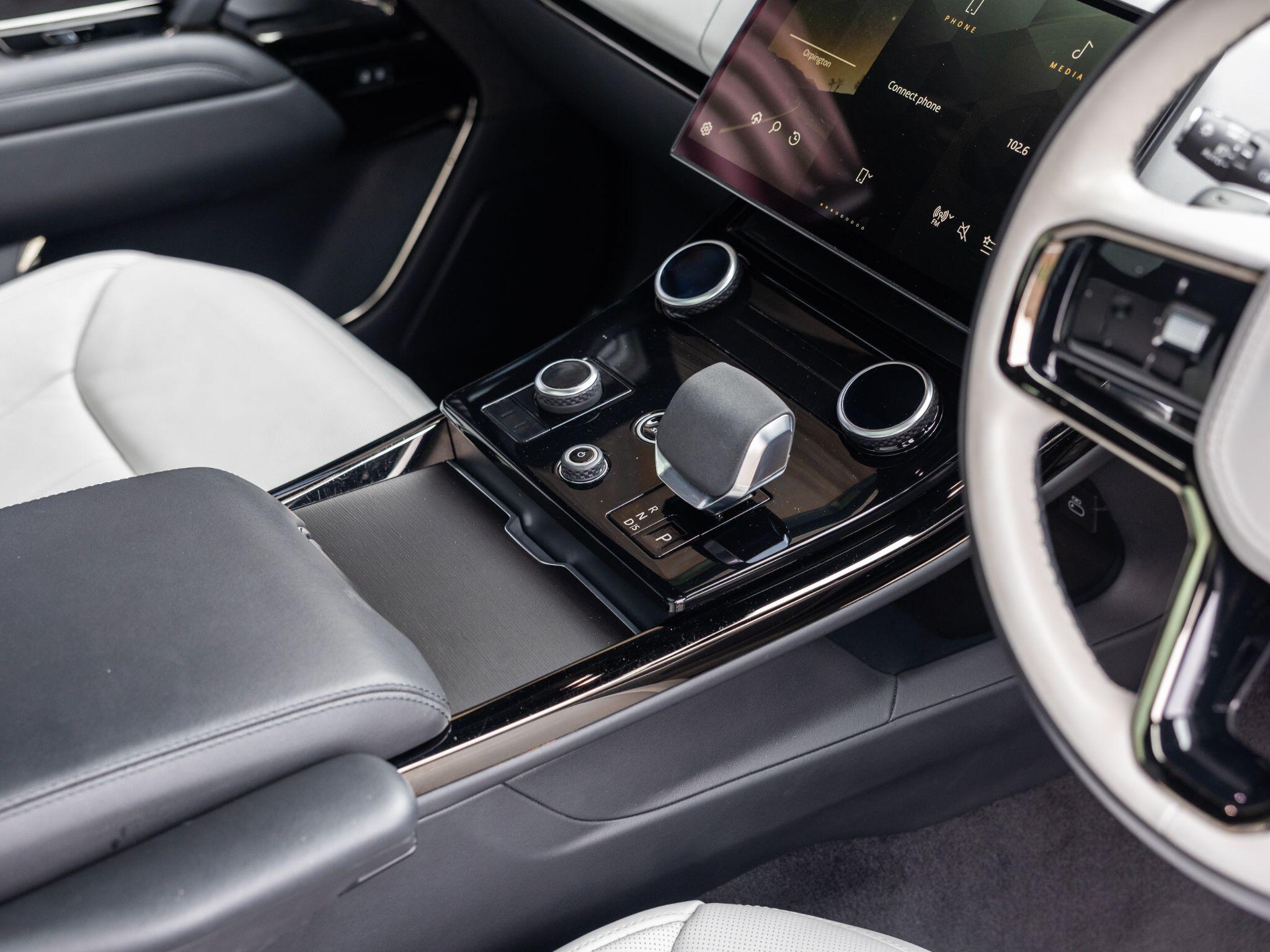 Land Rover Range Rover Sport view 23