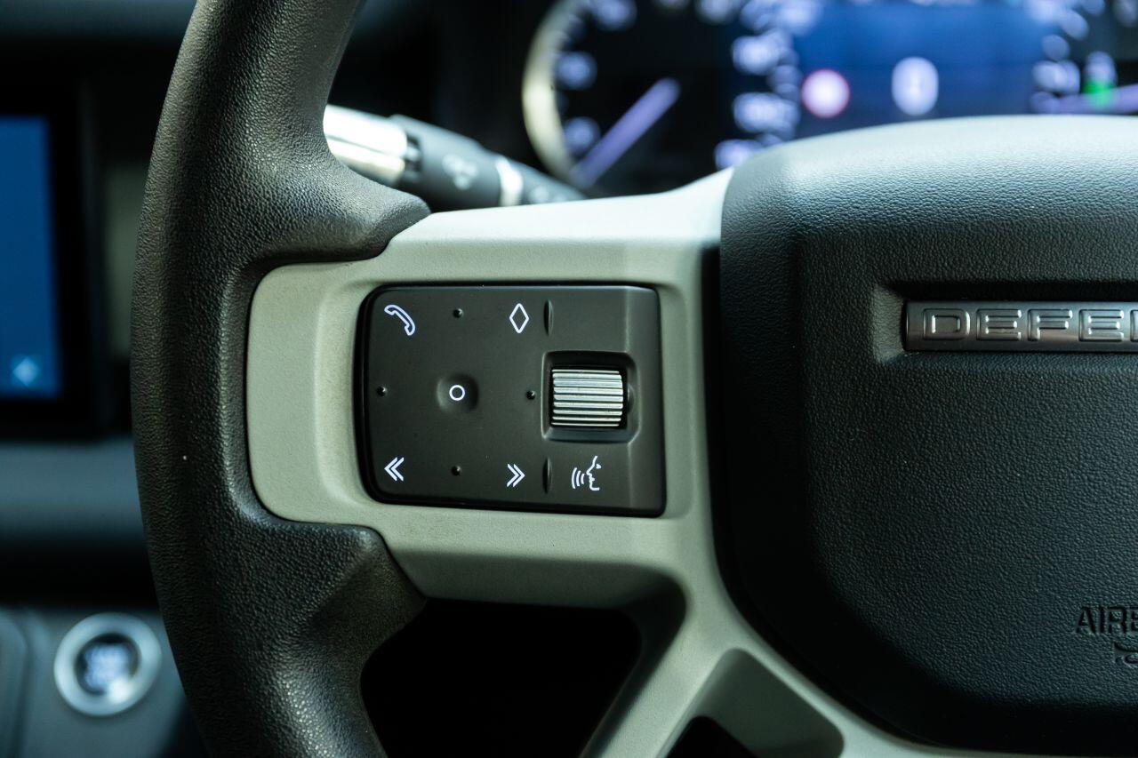 Land Rover Defender 110 view 36