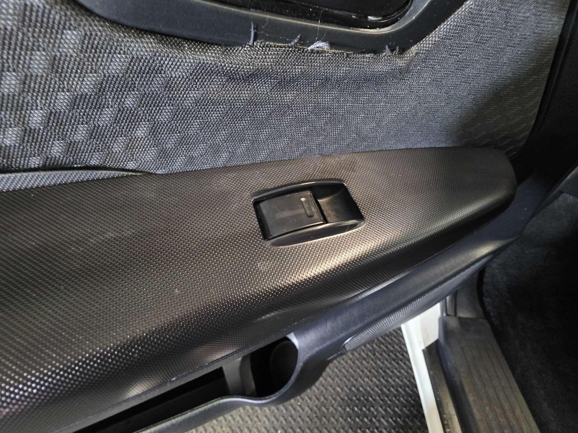 Toyota Hilux view 41