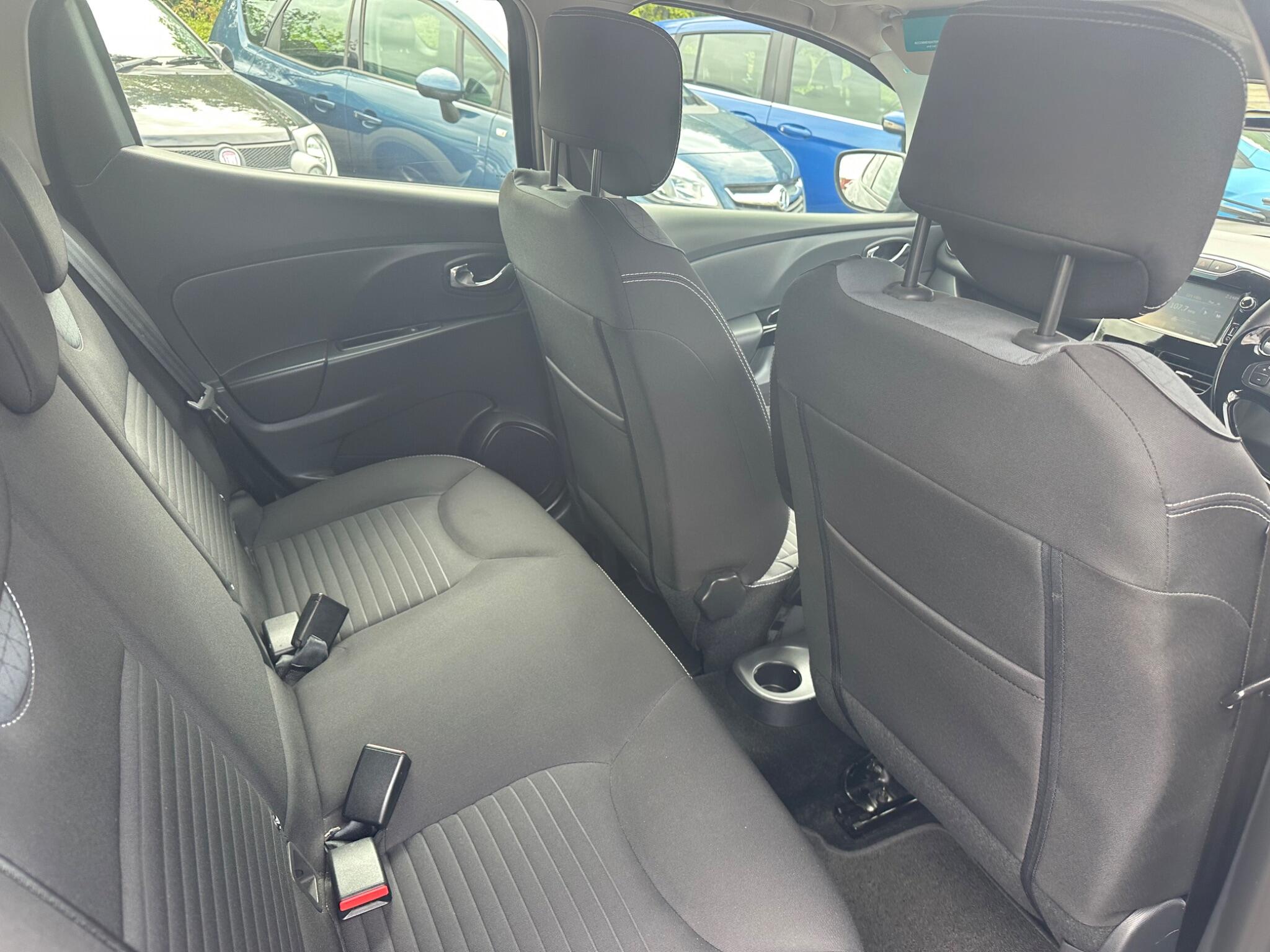 Renault Clio view 19