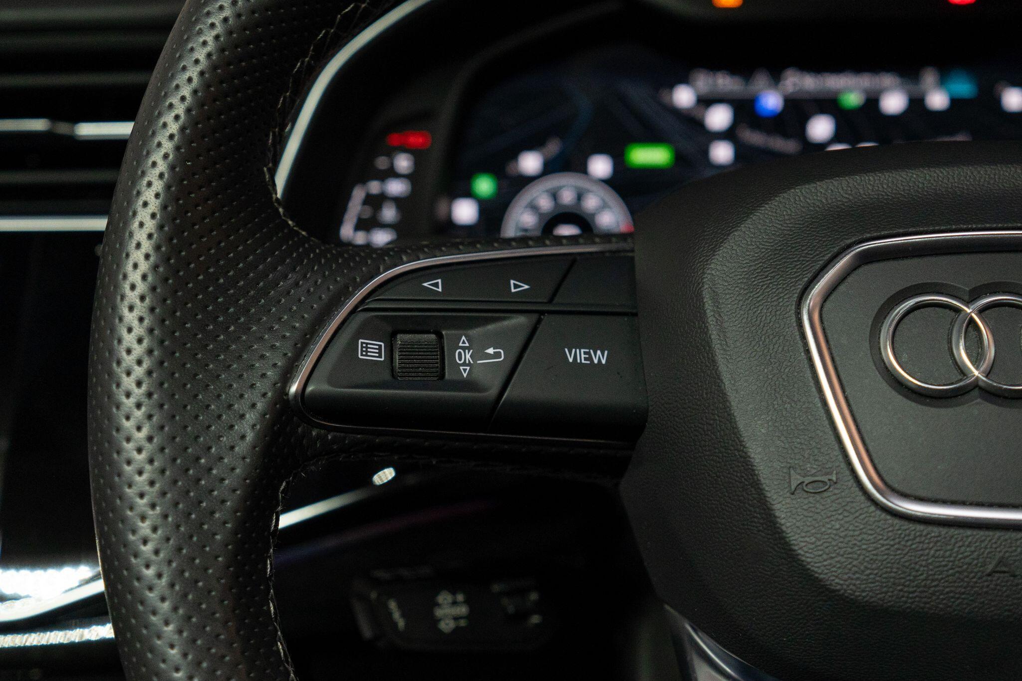 Audi Q7 view 21