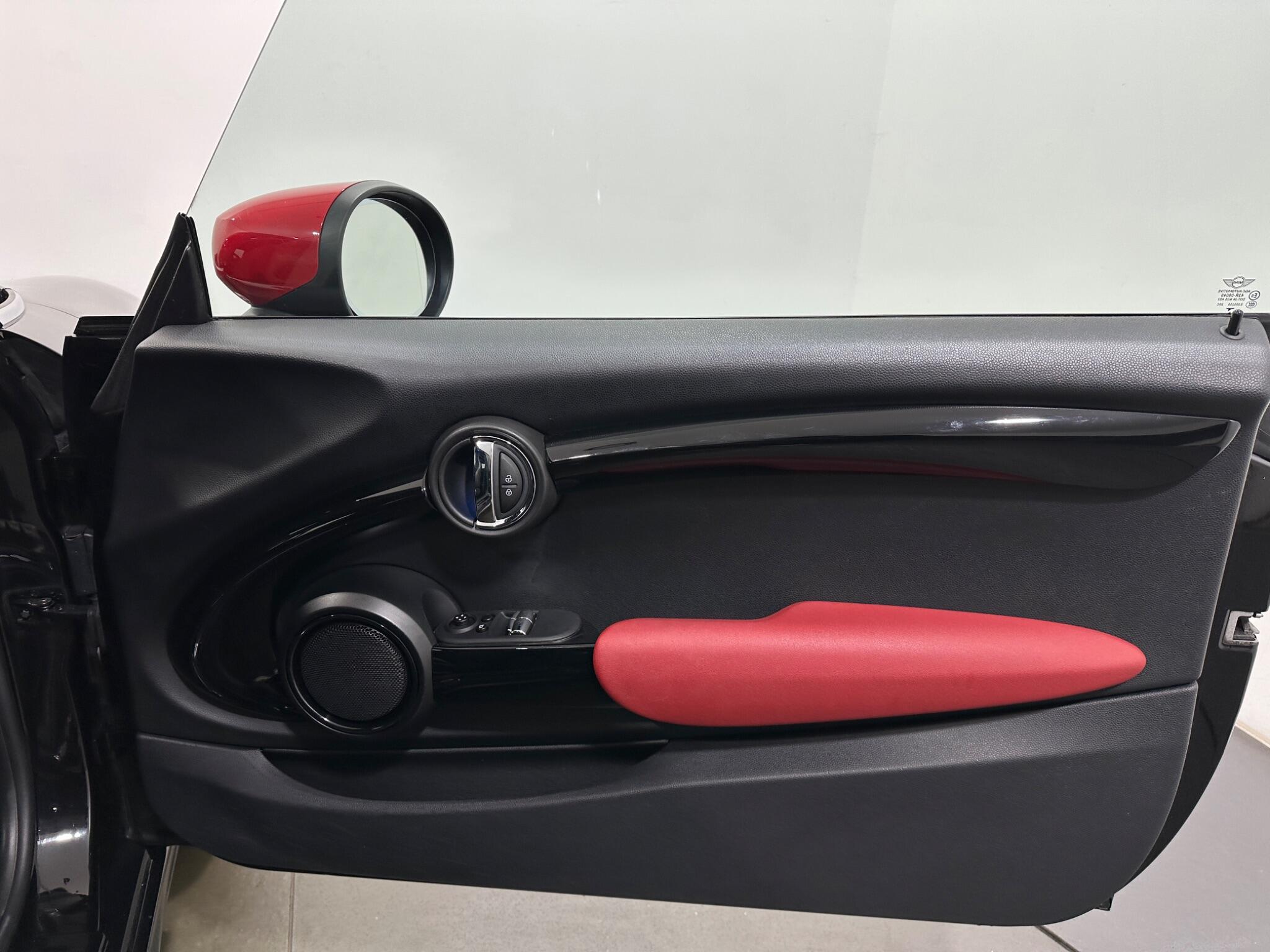 Mini Hatch view 35