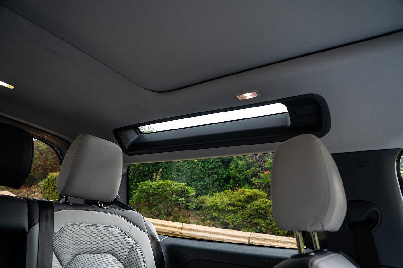 Land Rover Defender view 67