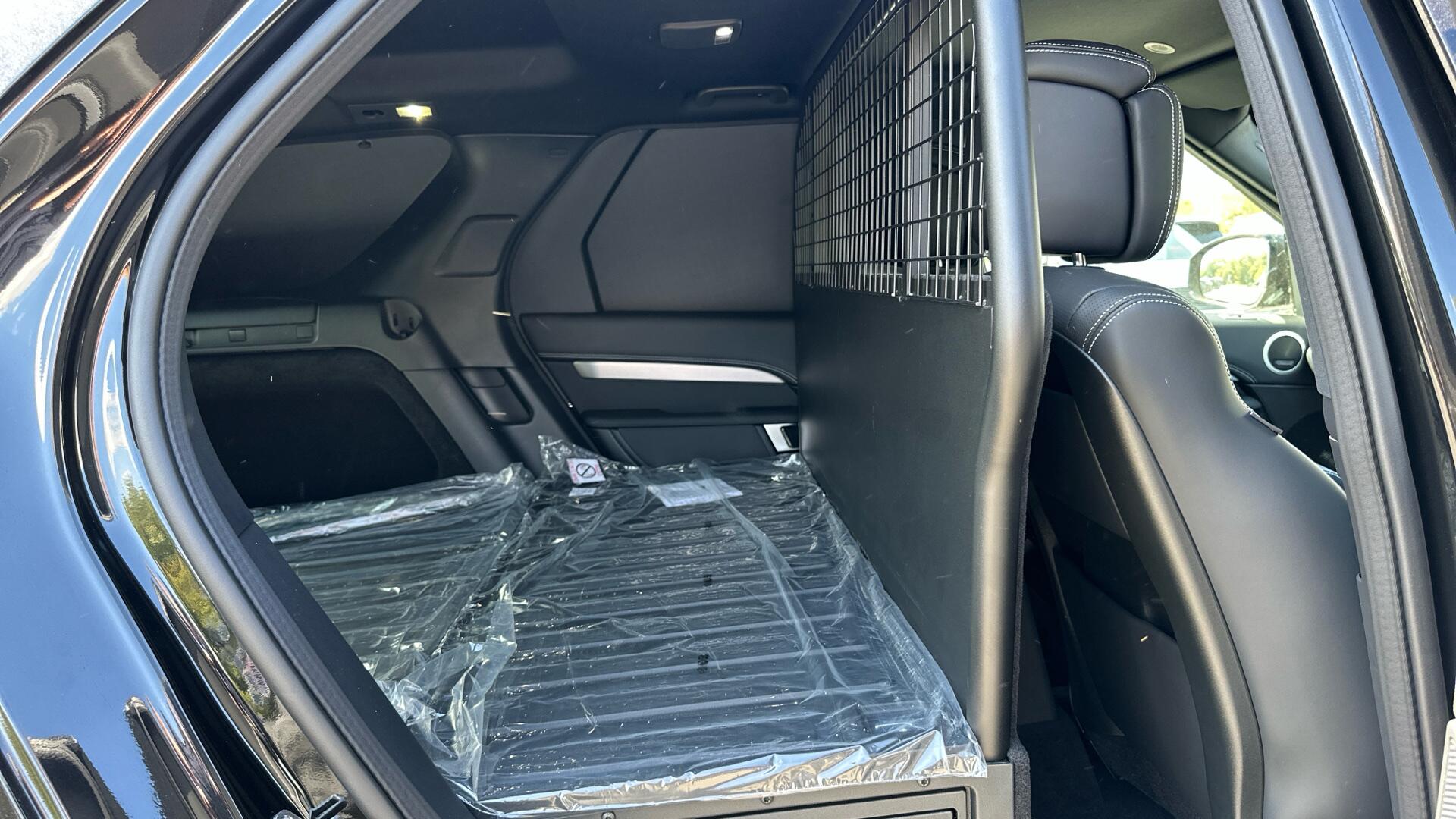 Land Rover Discovery view 25
