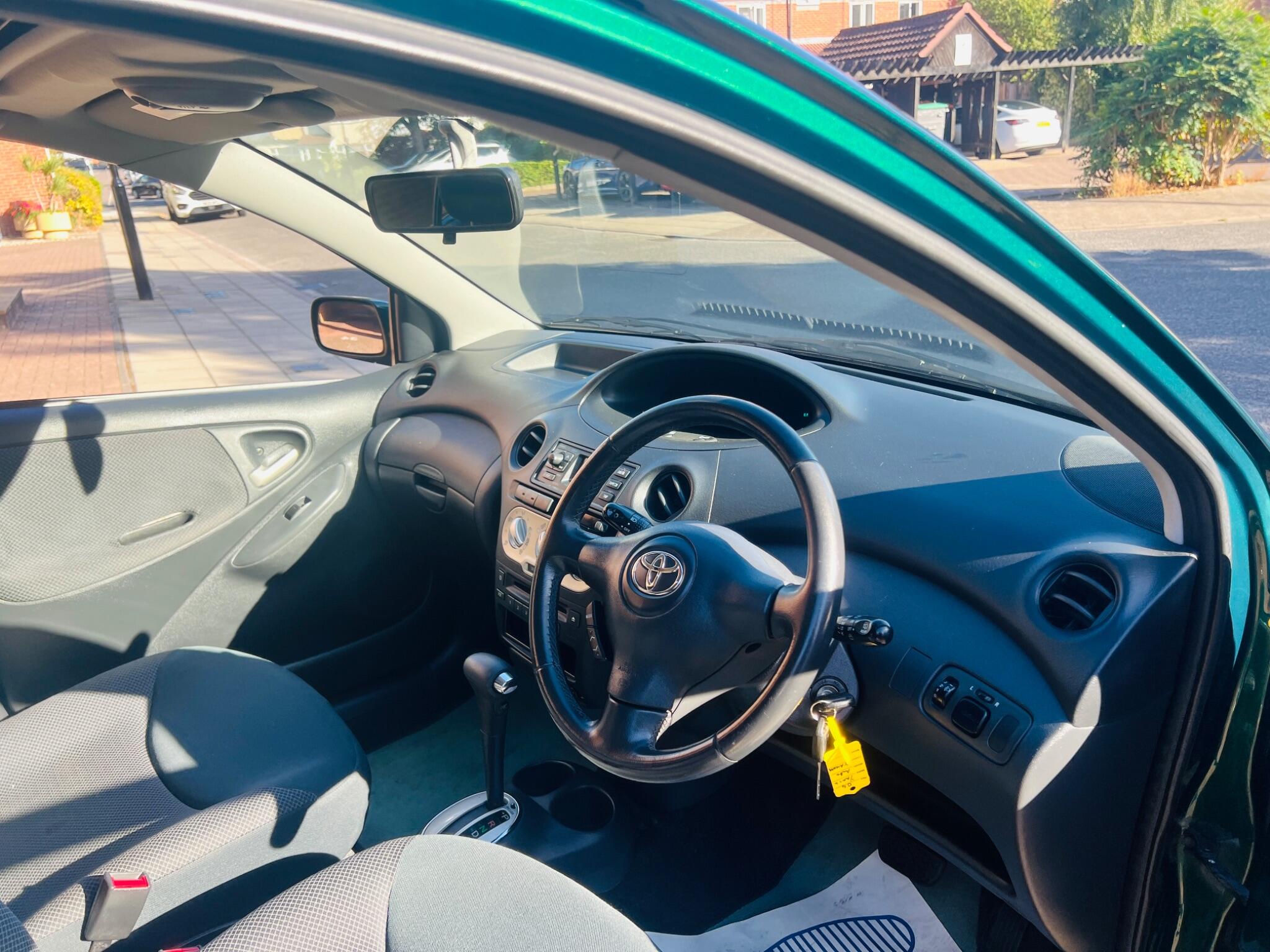 Toyota Yaris view 30