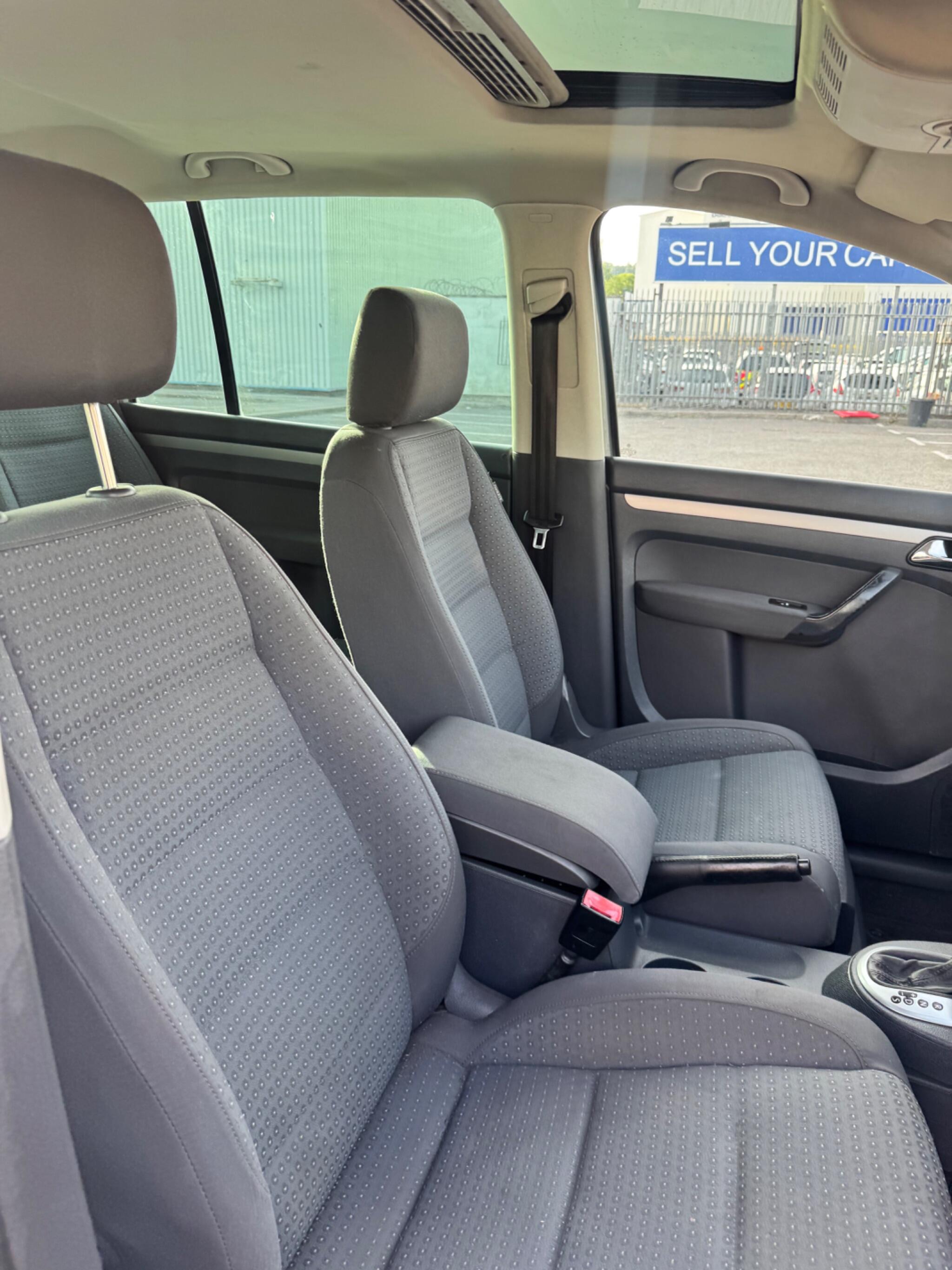 Volkswagen Touran view 21