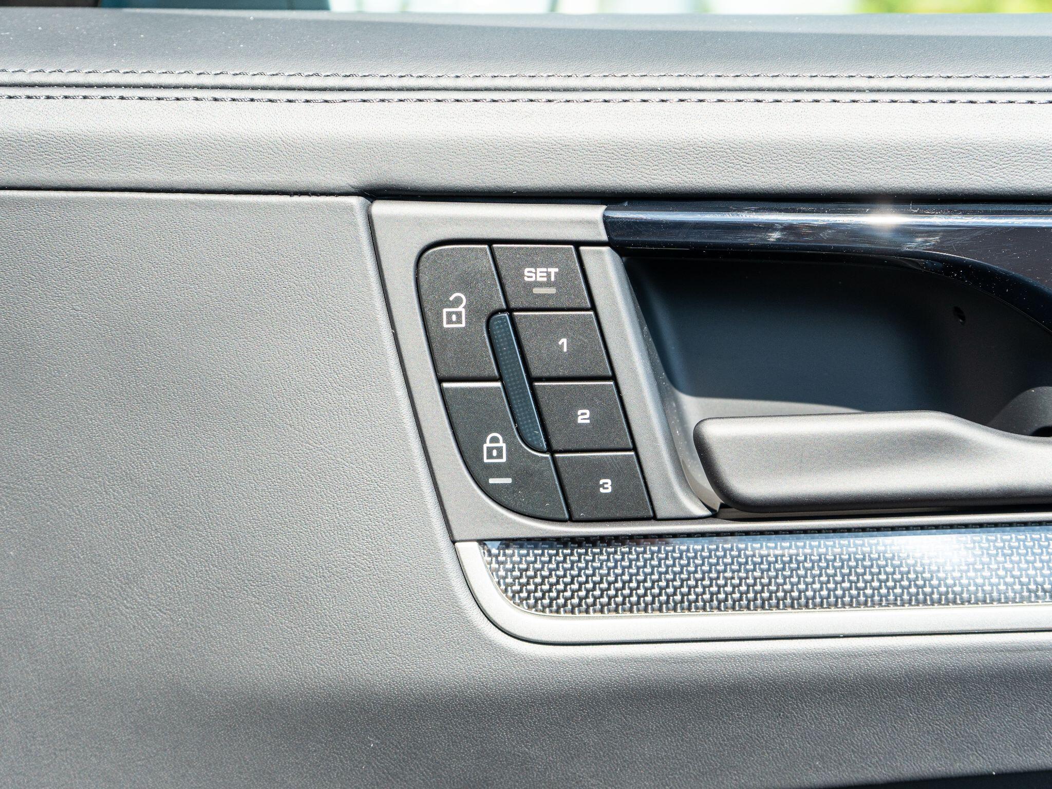 Porsche Cayenne view 26