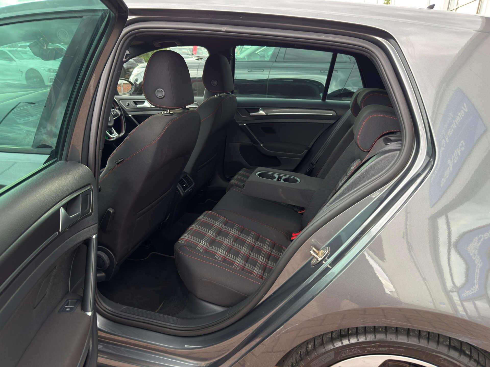 Volkswagen Golf view 38