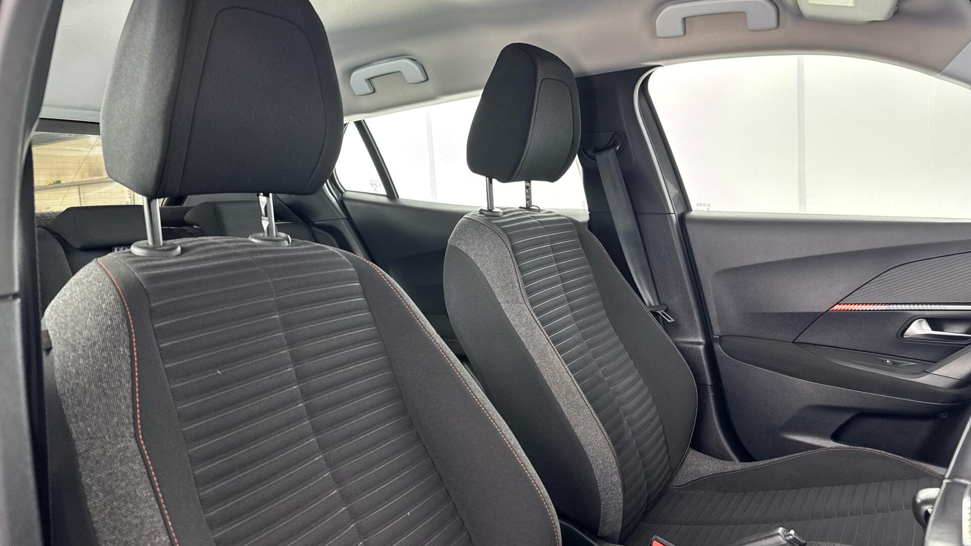 Peugeot 2008 view 16