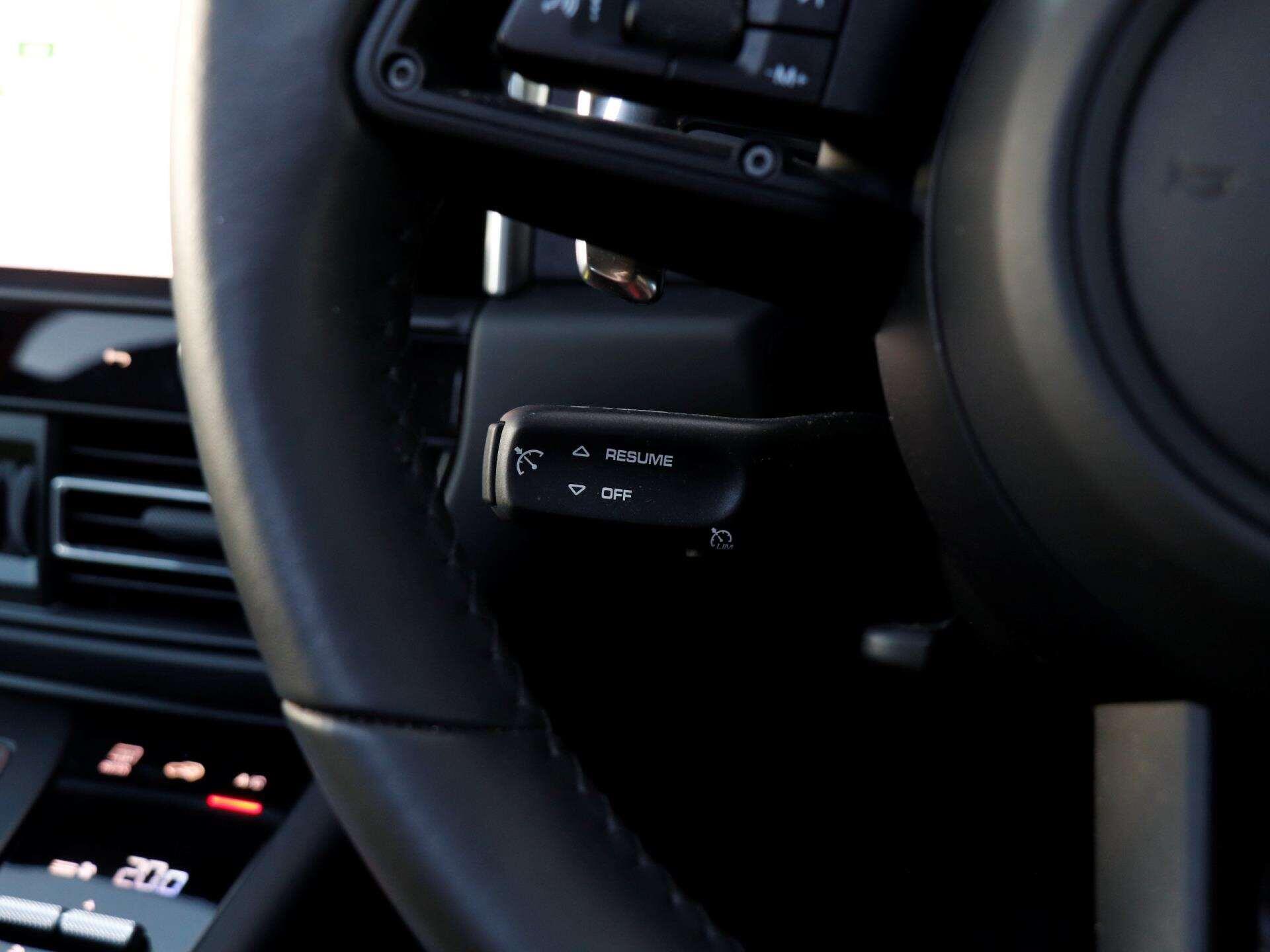 Porsche Macan view 21