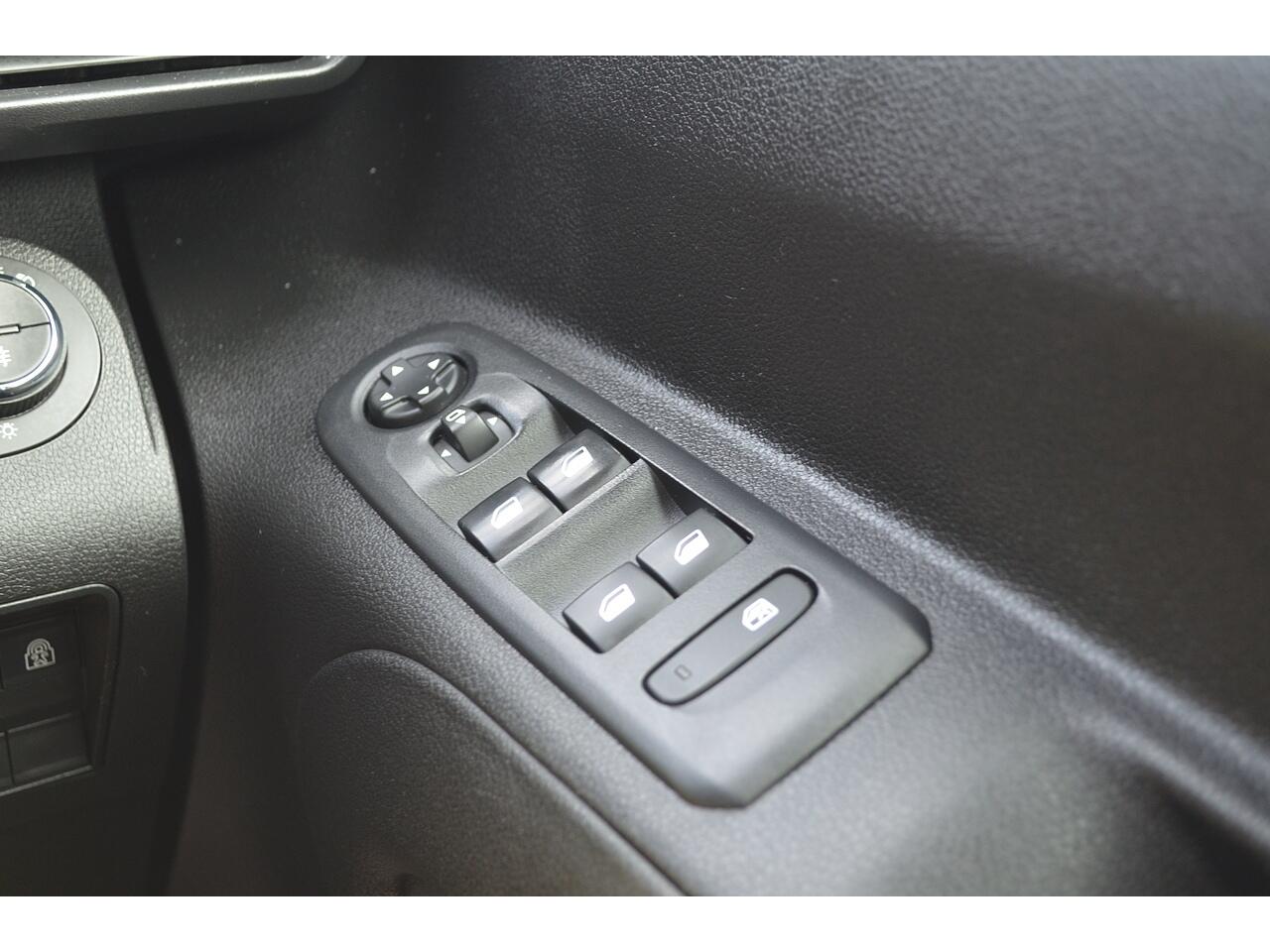 Vauxhall Combo Life view 35