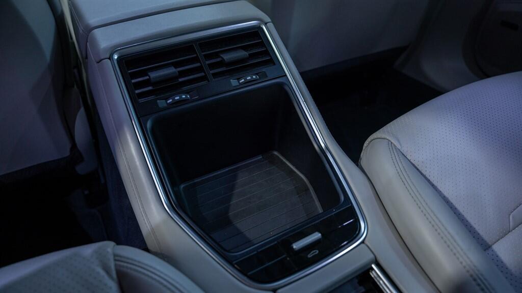 Porsche Panamera view 41