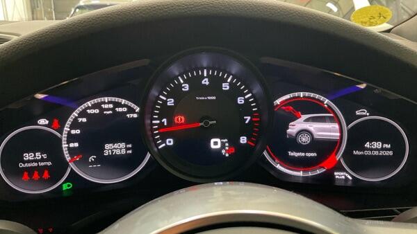Porsche Cayenne view 7