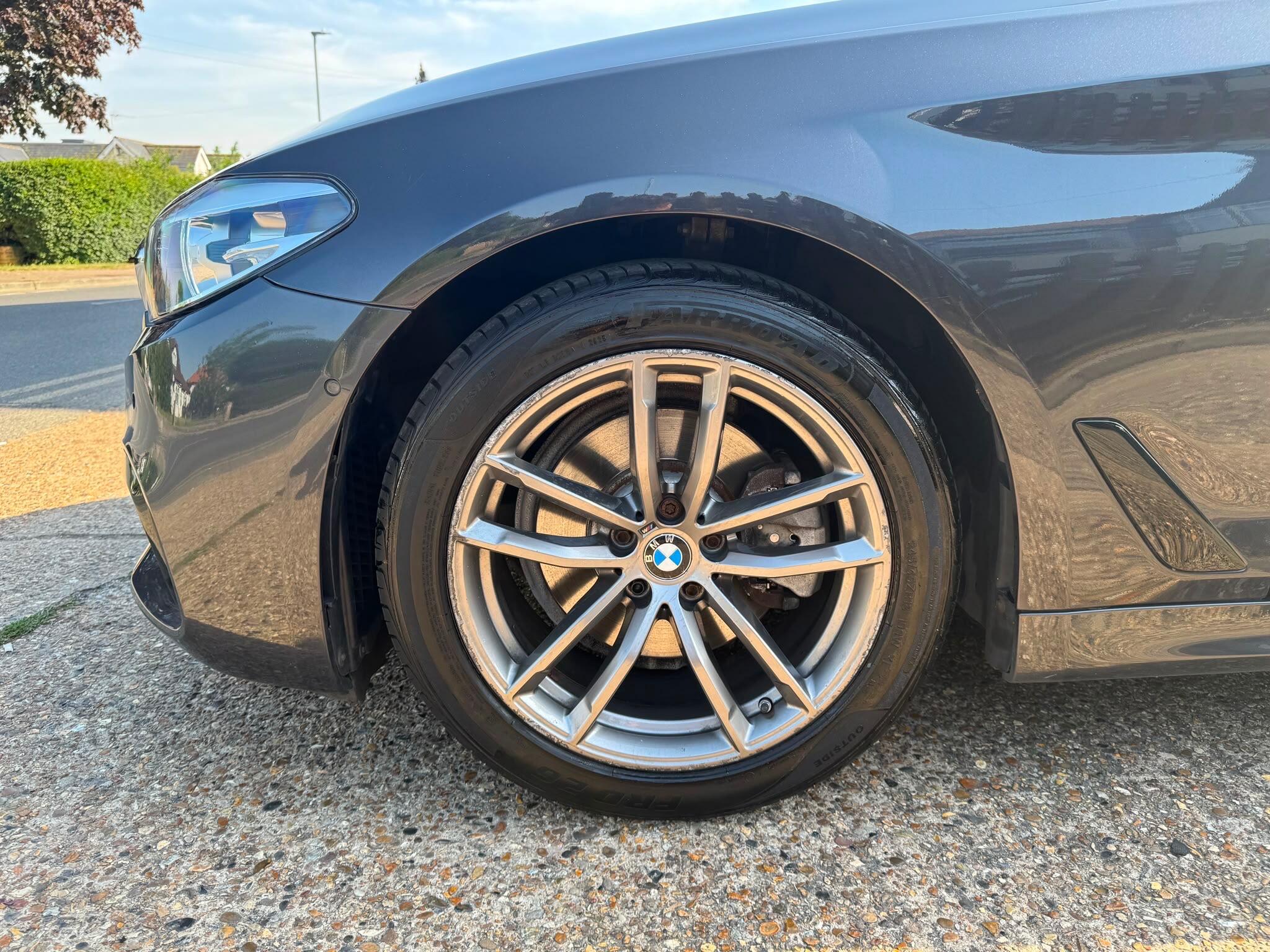 BMW 5 Series view 33