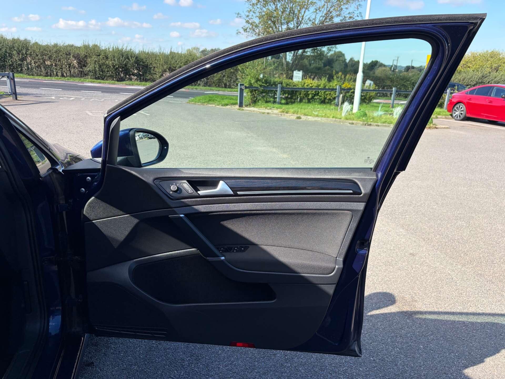 Volkswagen Golf view 32