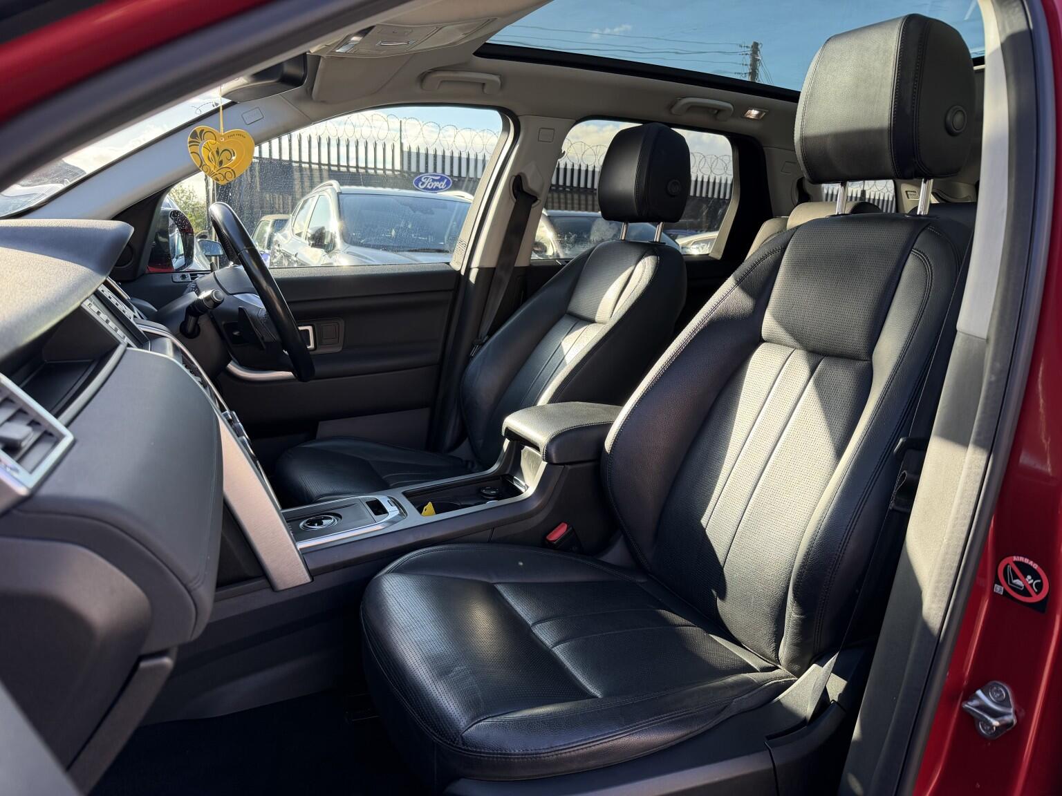 Land Rover Discovery Sport view 14