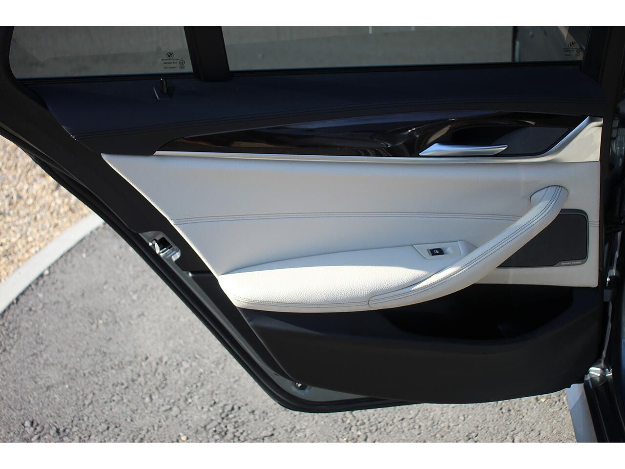 BMW 5 Series view 34