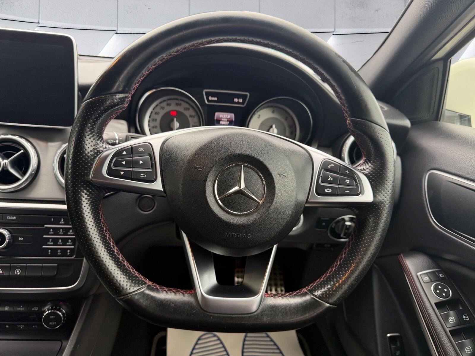 Mercedes-Benz GLA view 13
