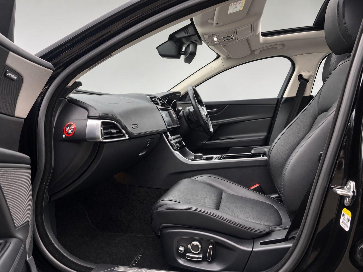 Jaguar Xe view 33