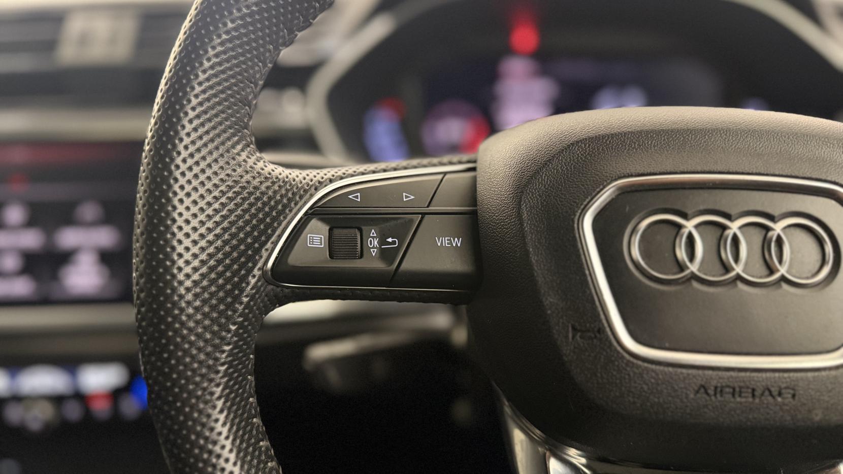 Audi Q3 view 14