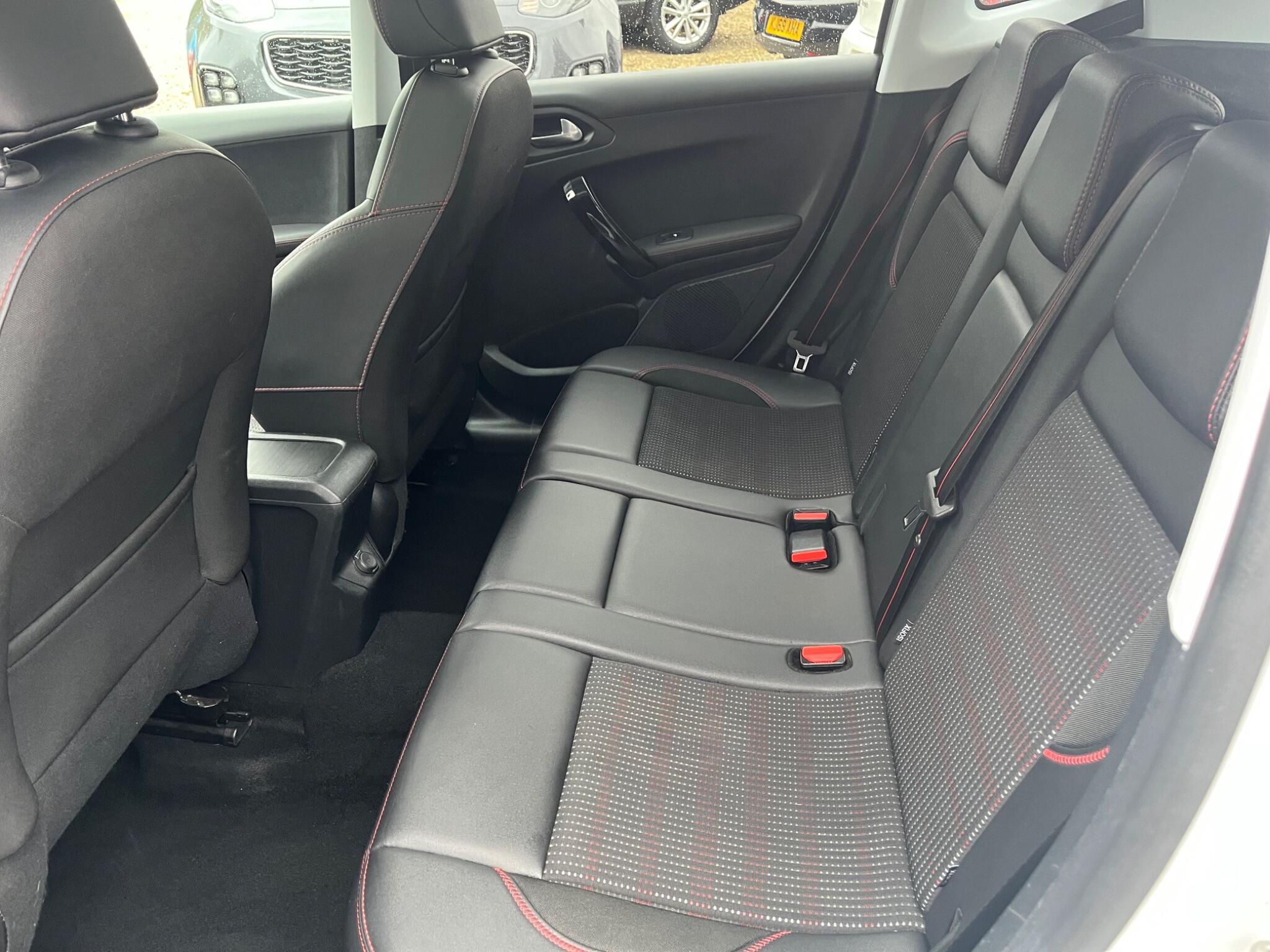 Peugeot 2008 view 13