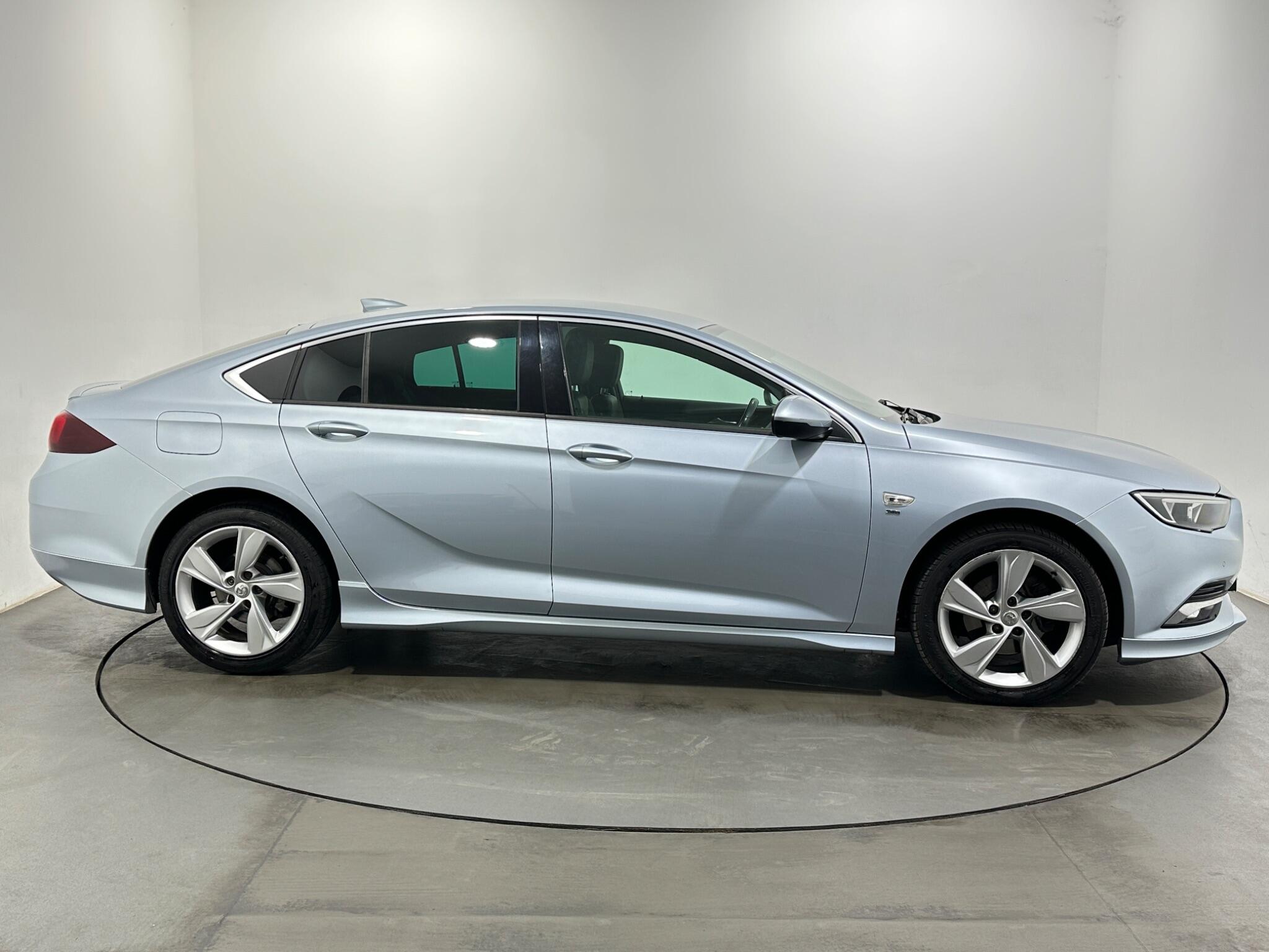 Vauxhall Insignia view 9