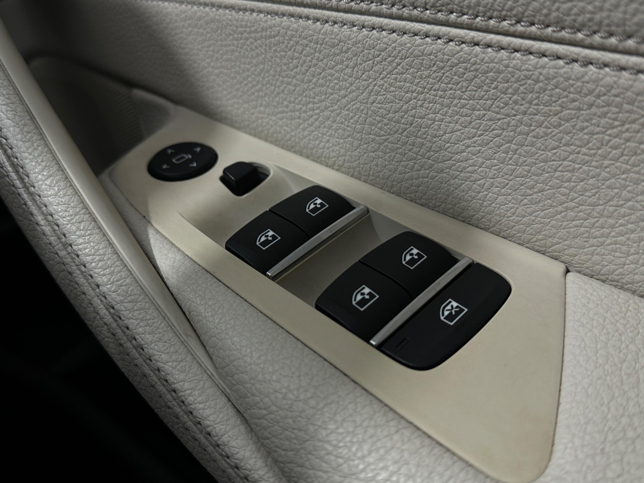 BMW 5 Series view 19