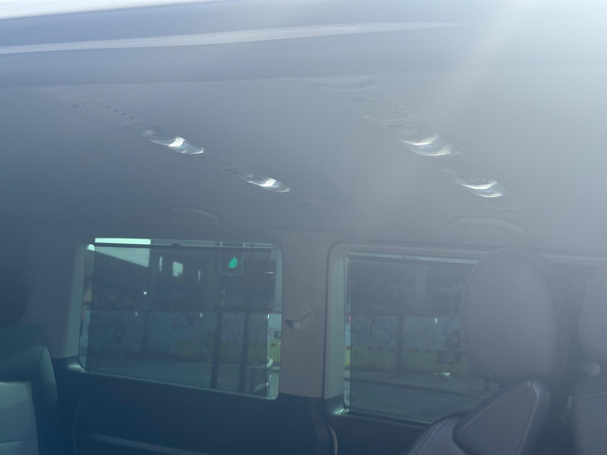 Volkswagen Caravelle view 26