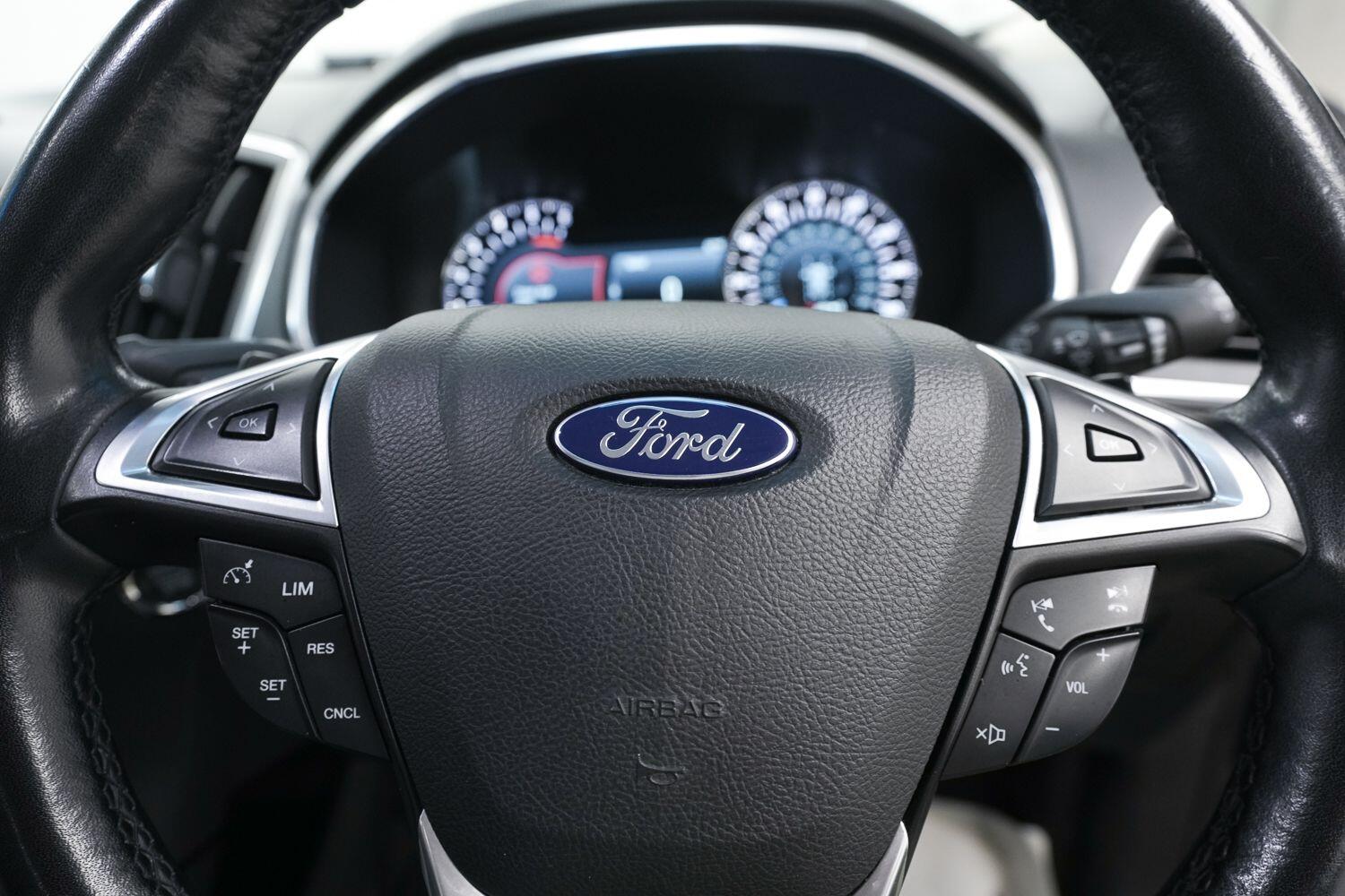 Ford Edge view 26