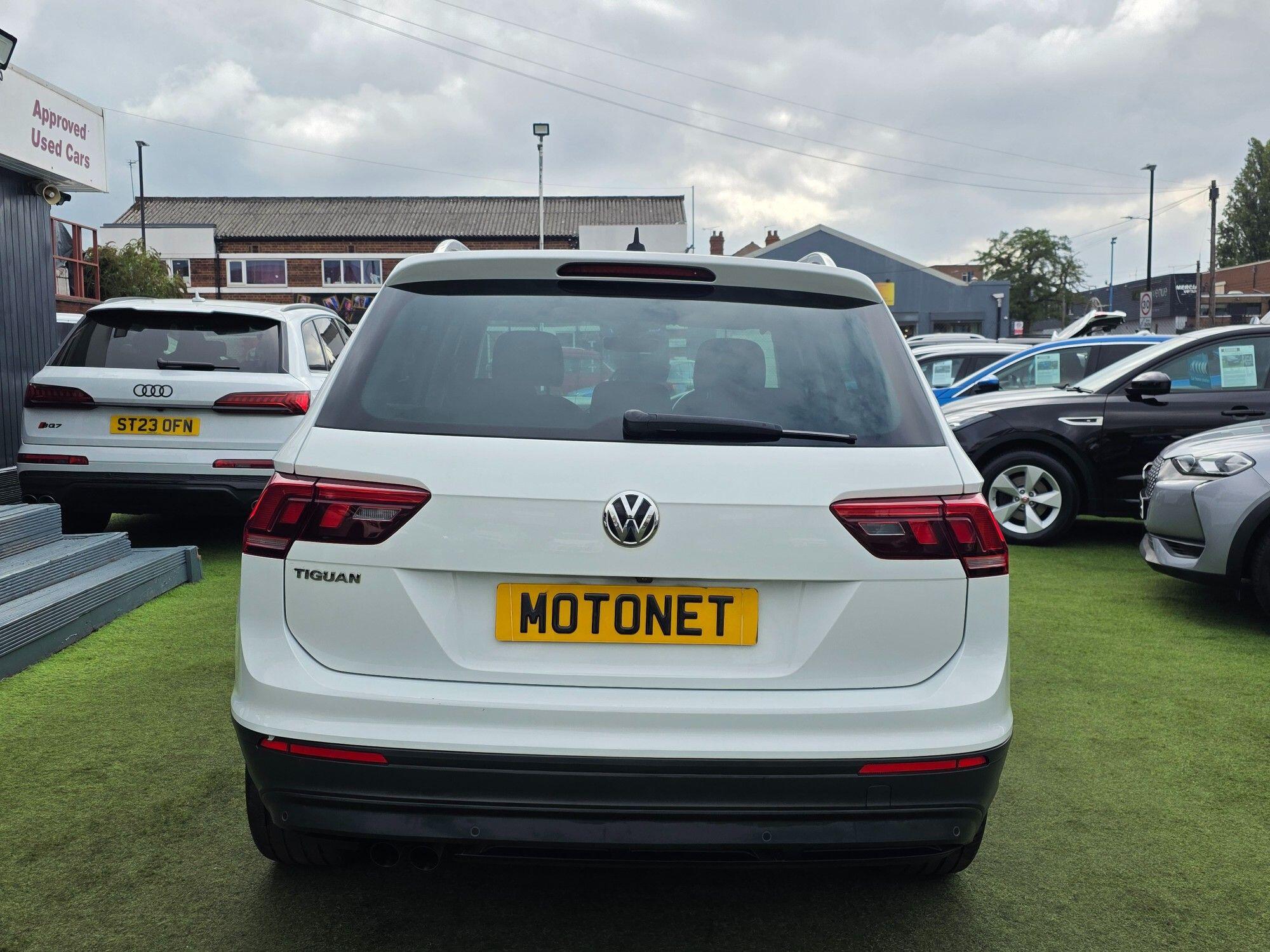 Volkswagen Tiguan view 8