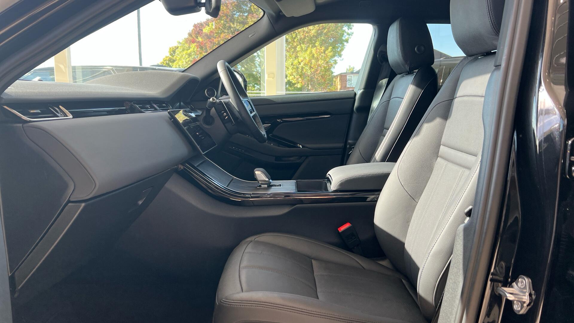 Land Rover Range Rover Evoque view 3