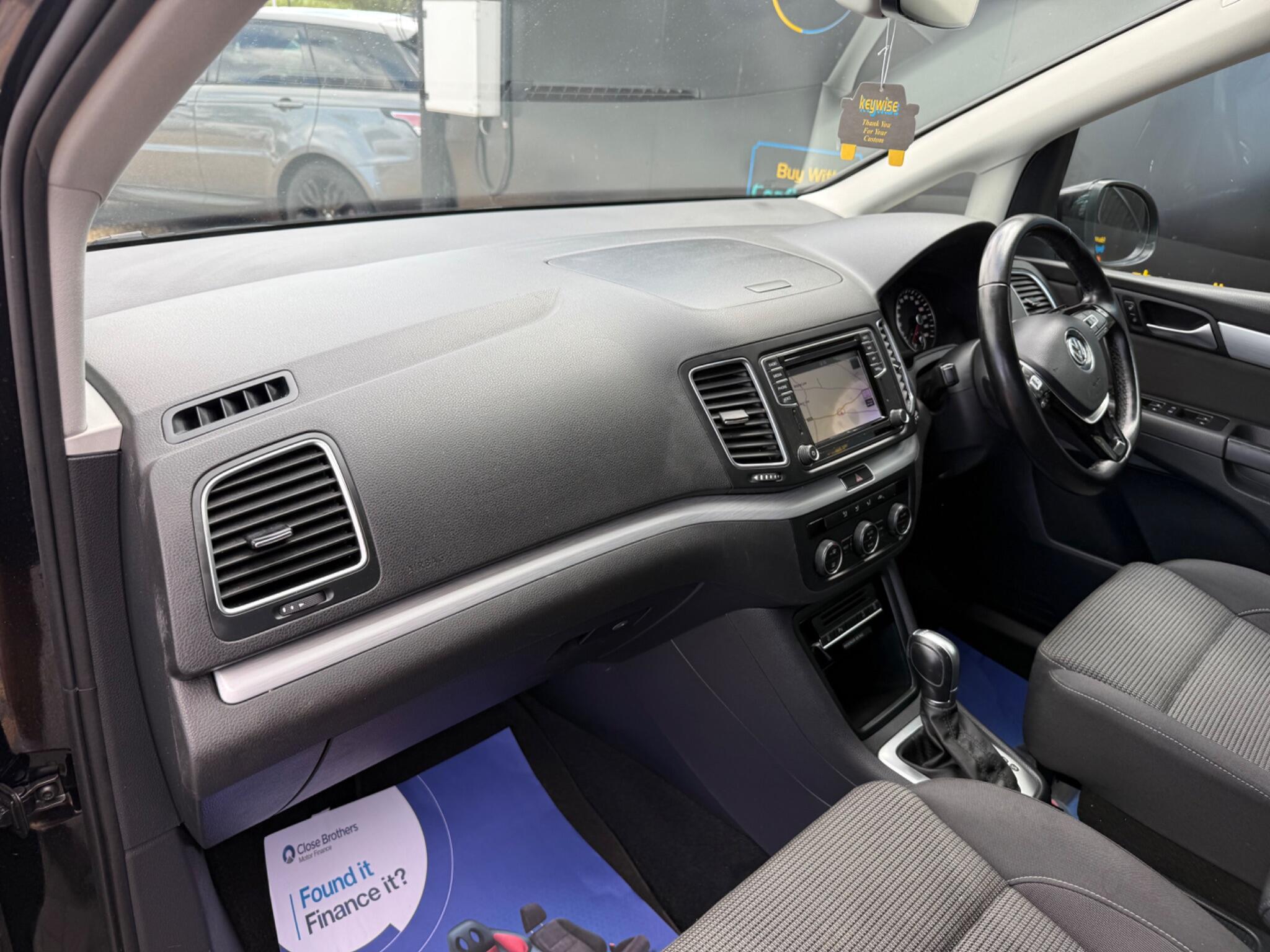 Volkswagen Sharan view 17