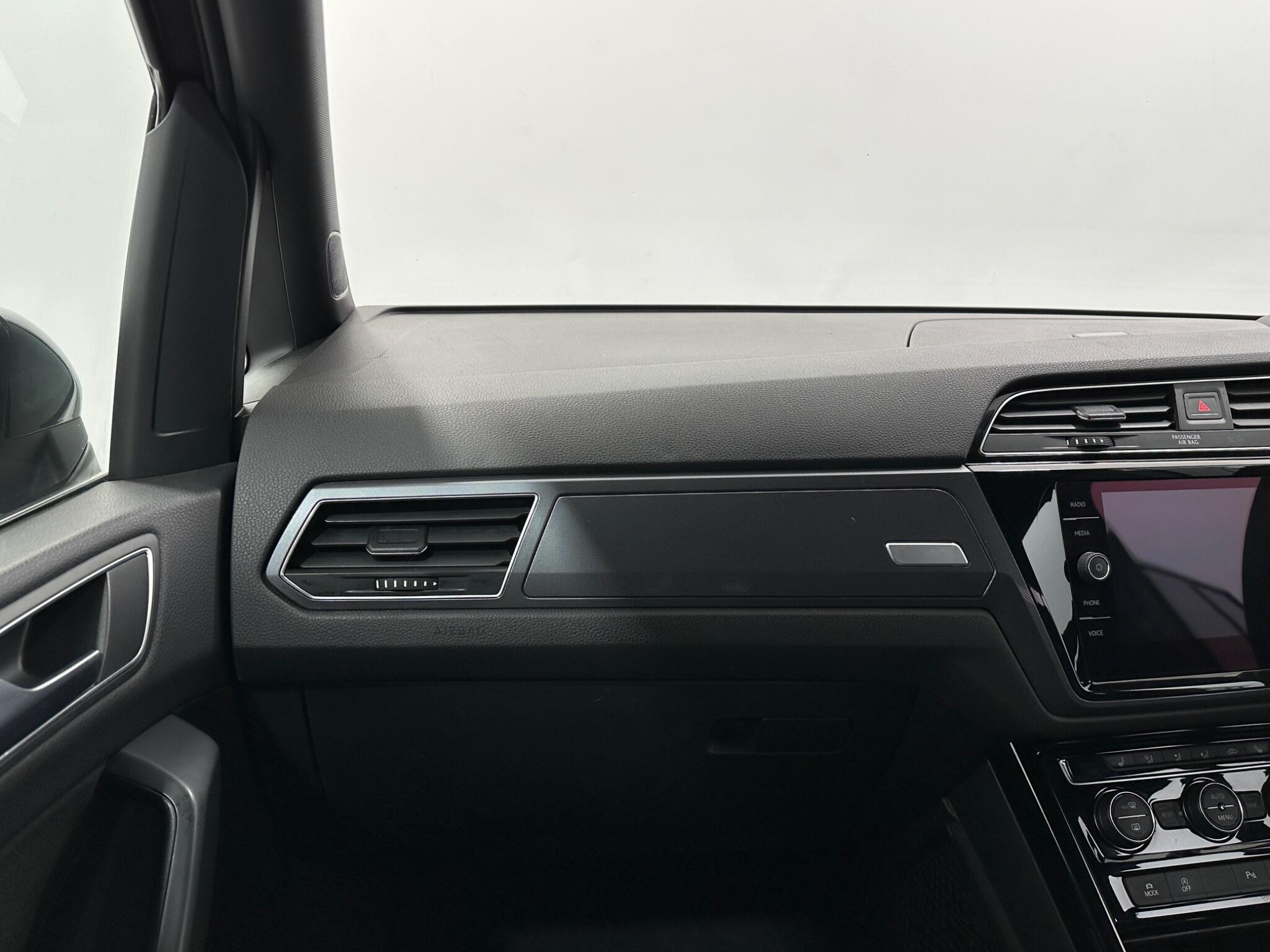 Volkswagen Touran view 29