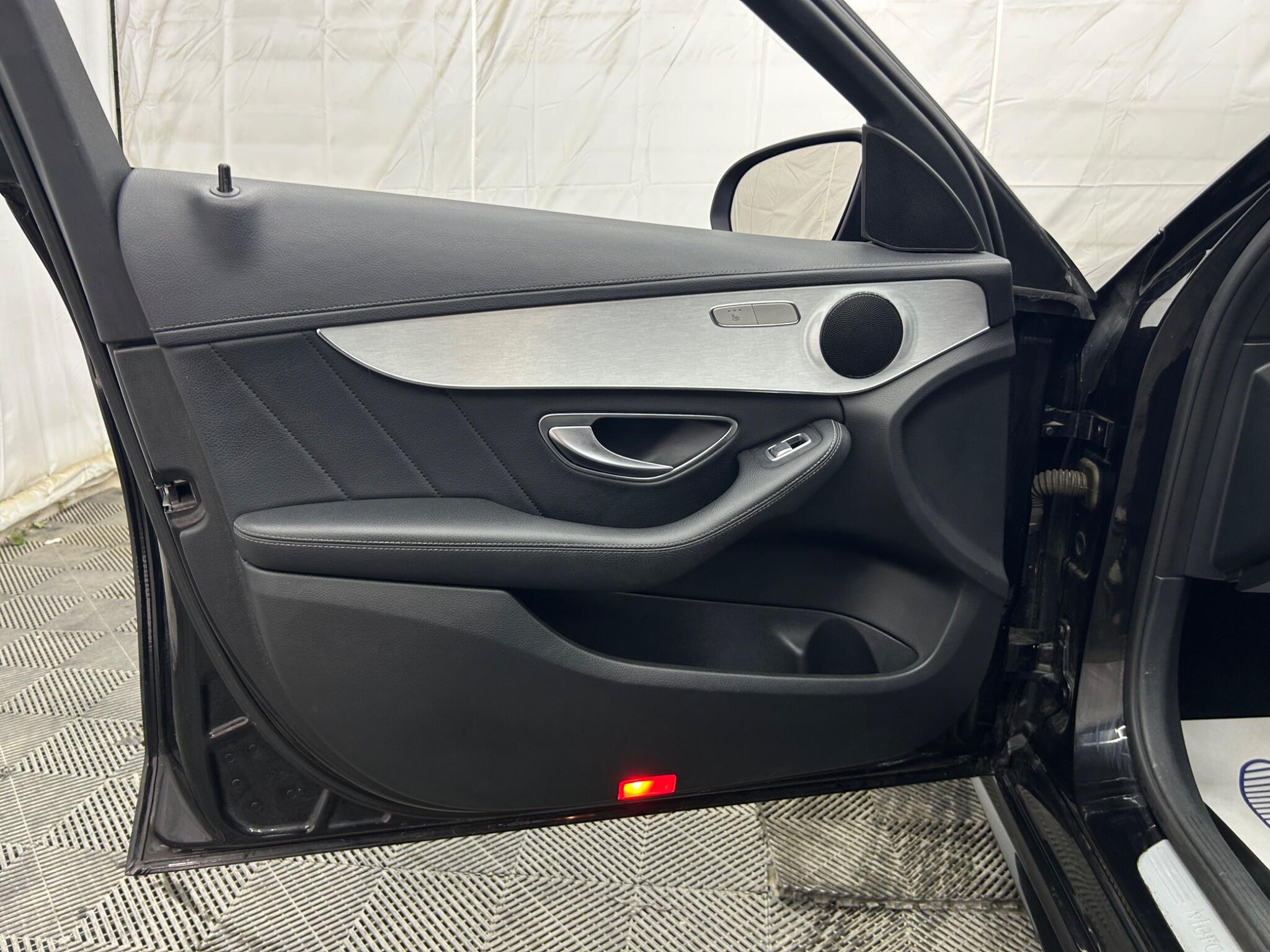 Mercedes-Benz C Class view 33