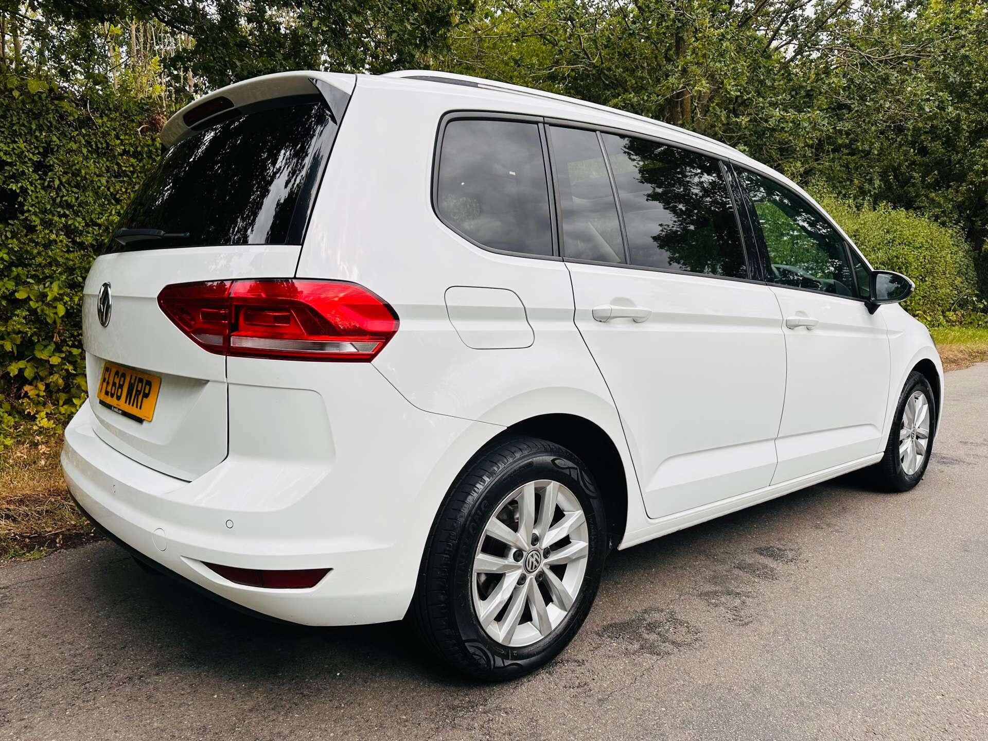 Volkswagen Touran view 45
