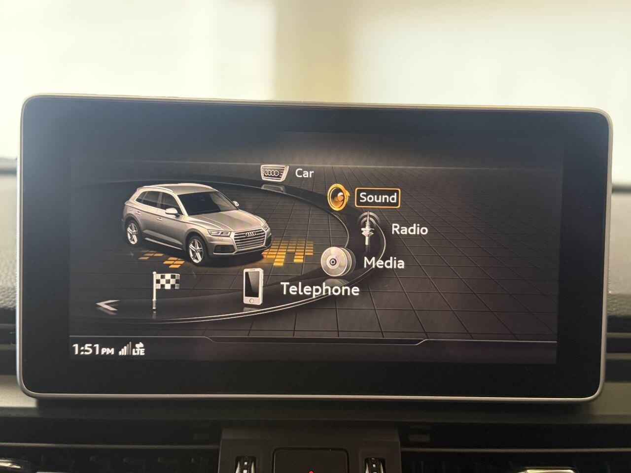 Audi Q5 view 42