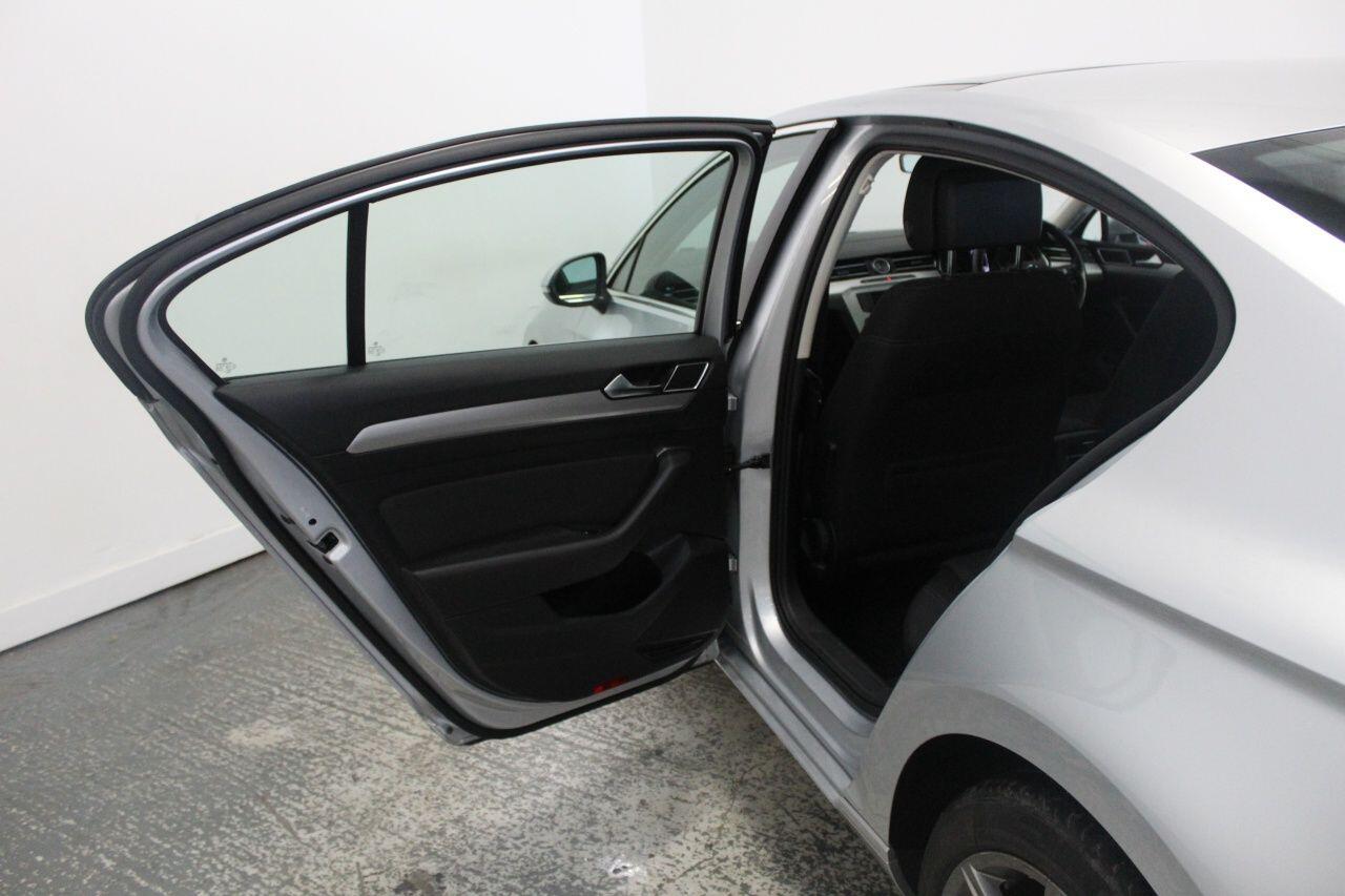 Volkswagen Passat view 27
