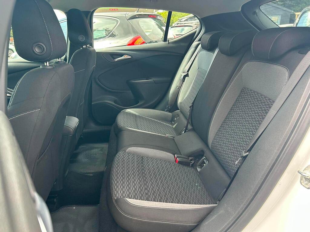 Vauxhall Astra view 16