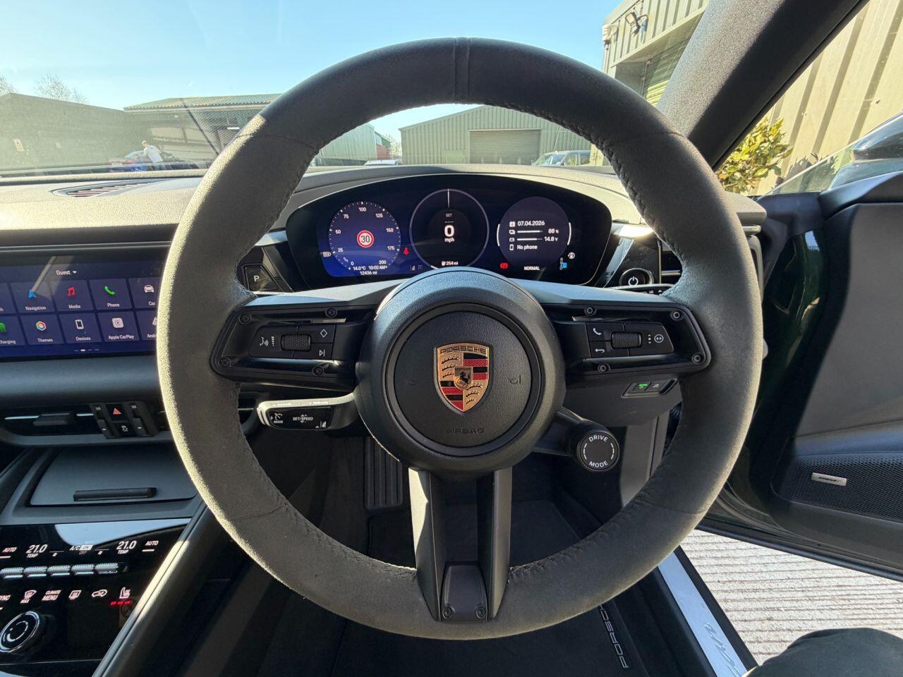 Porsche Macan view 41