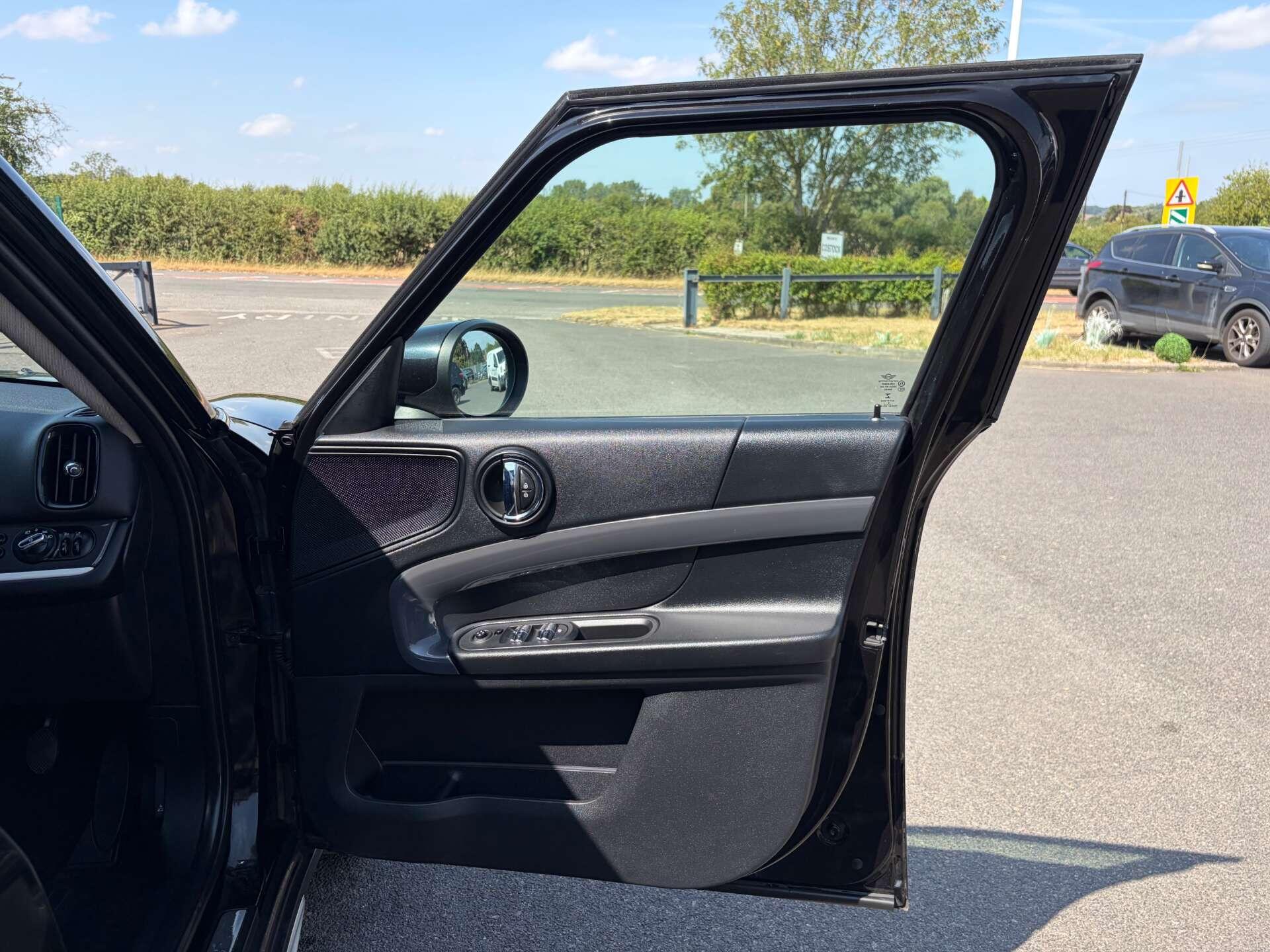 Mini Countryman view 32