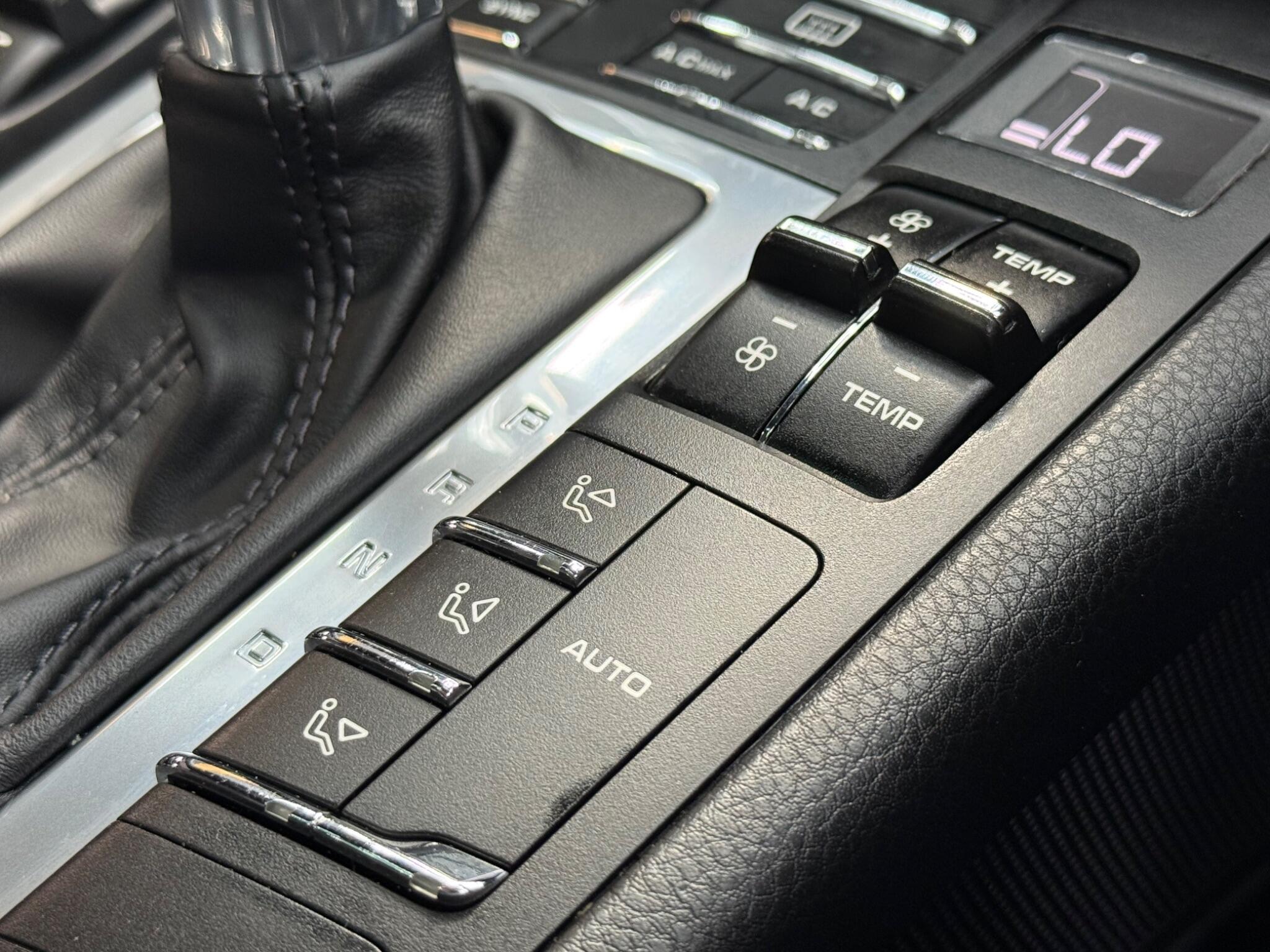 Porsche Macan view 24