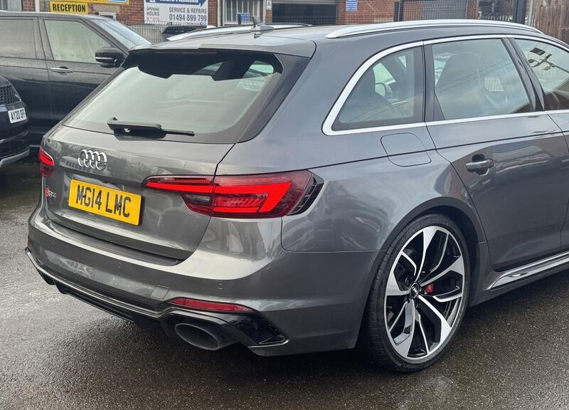 2018 Audi RS4 Avant image 17