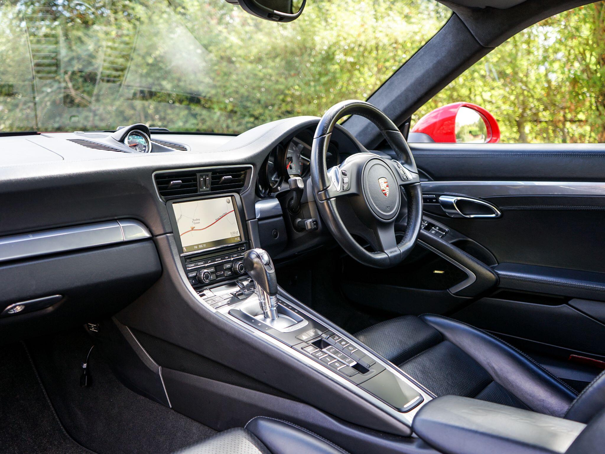 Porsche 911 view 16