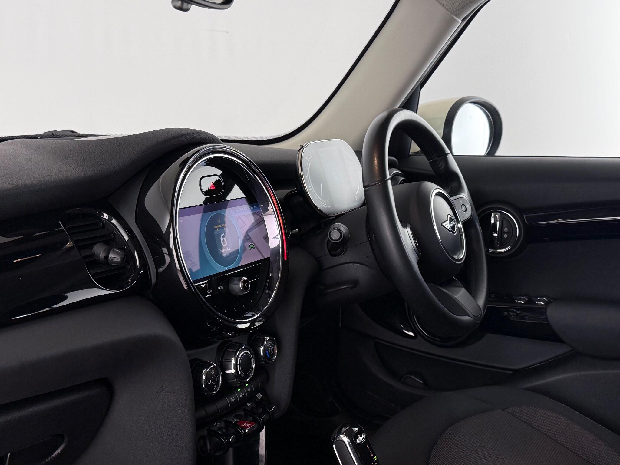 Mini Hatch view 16