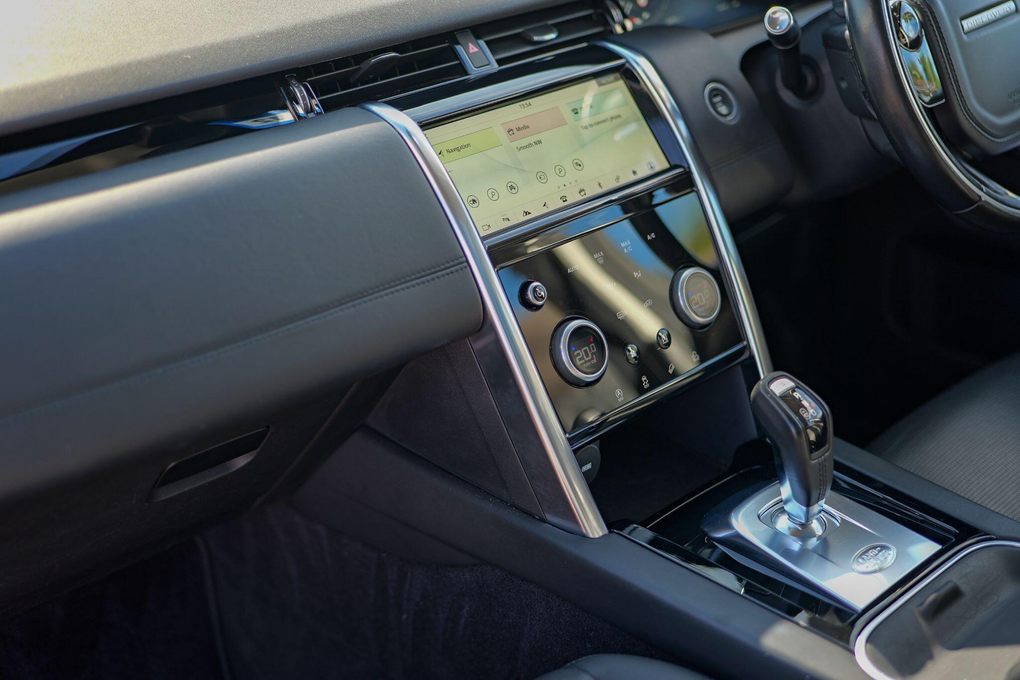 Land Rover Discovery Sport view 21