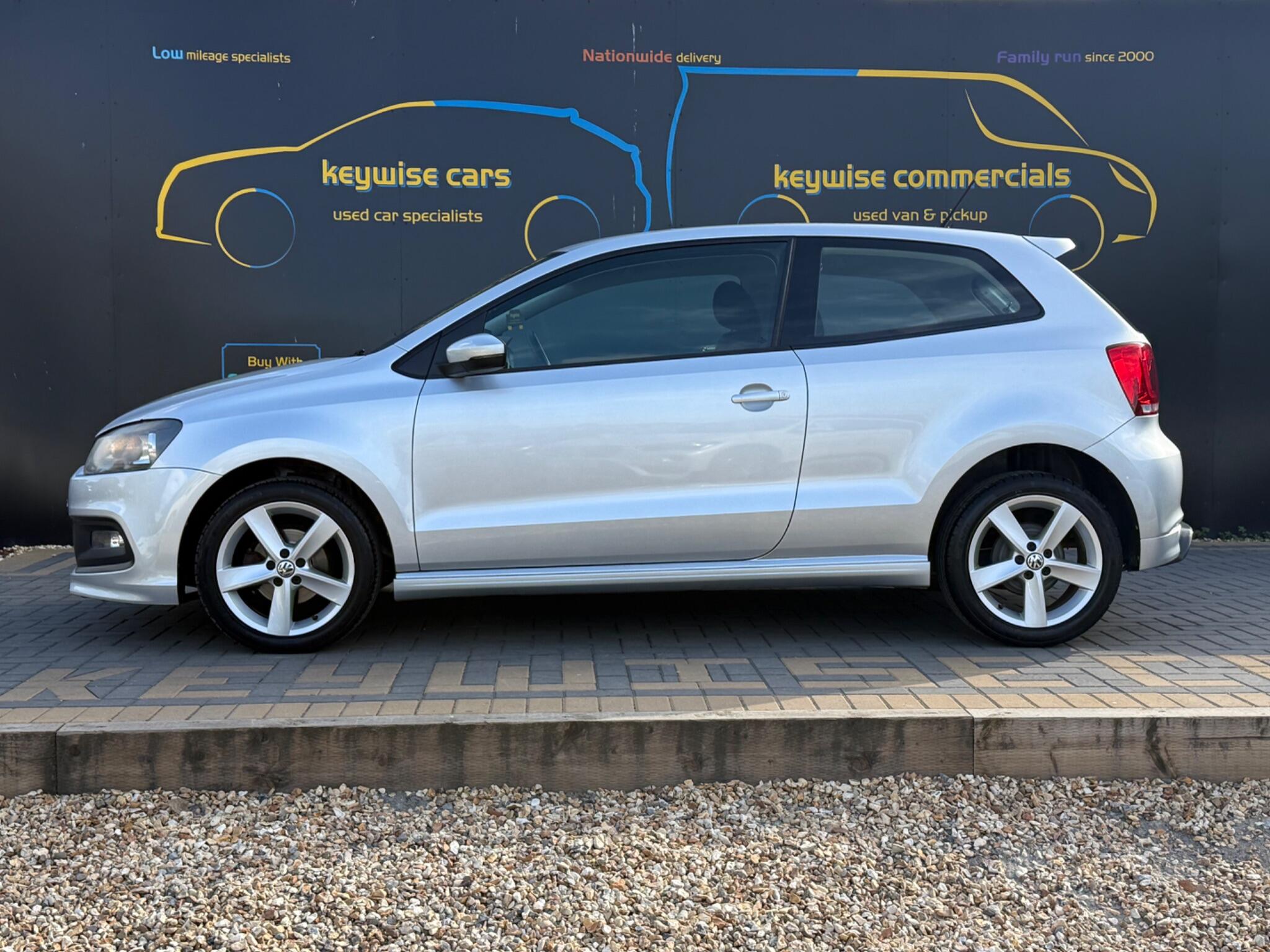 Volkswagen Polo view 2