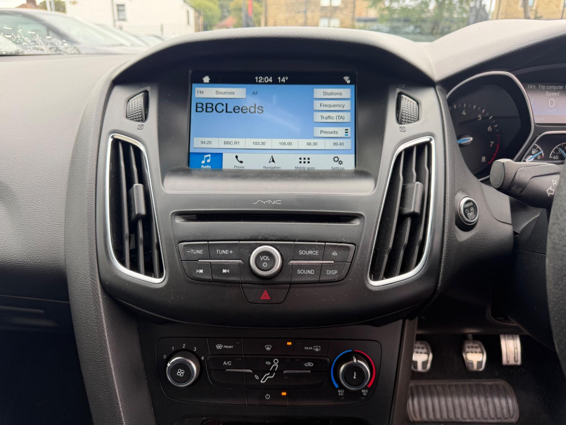 Ford Focus view 15