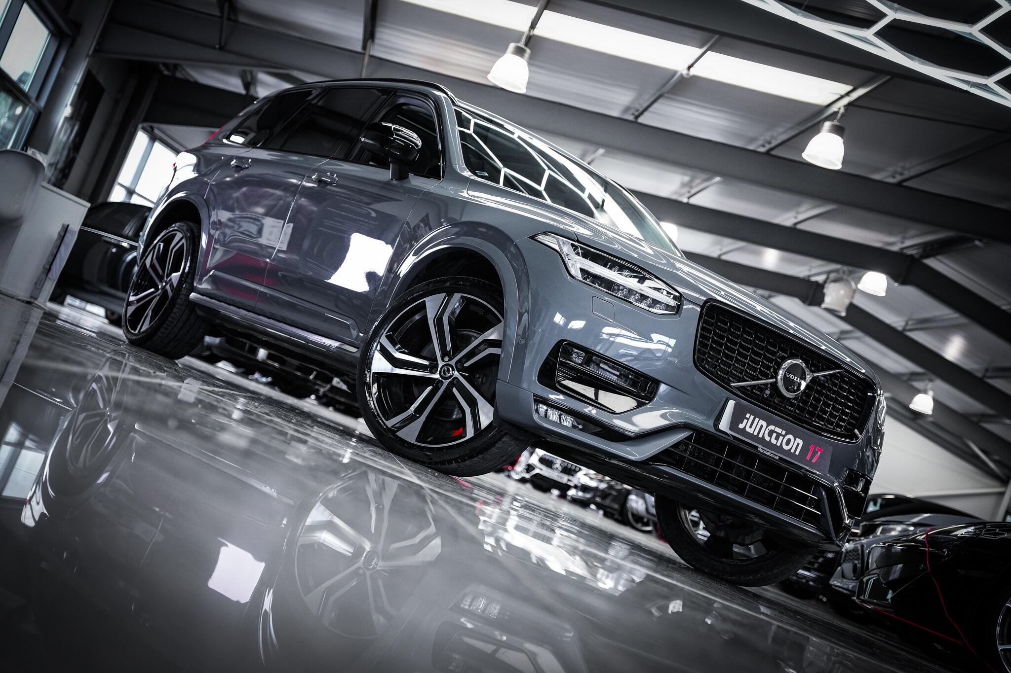 Volvo XC90 view 8